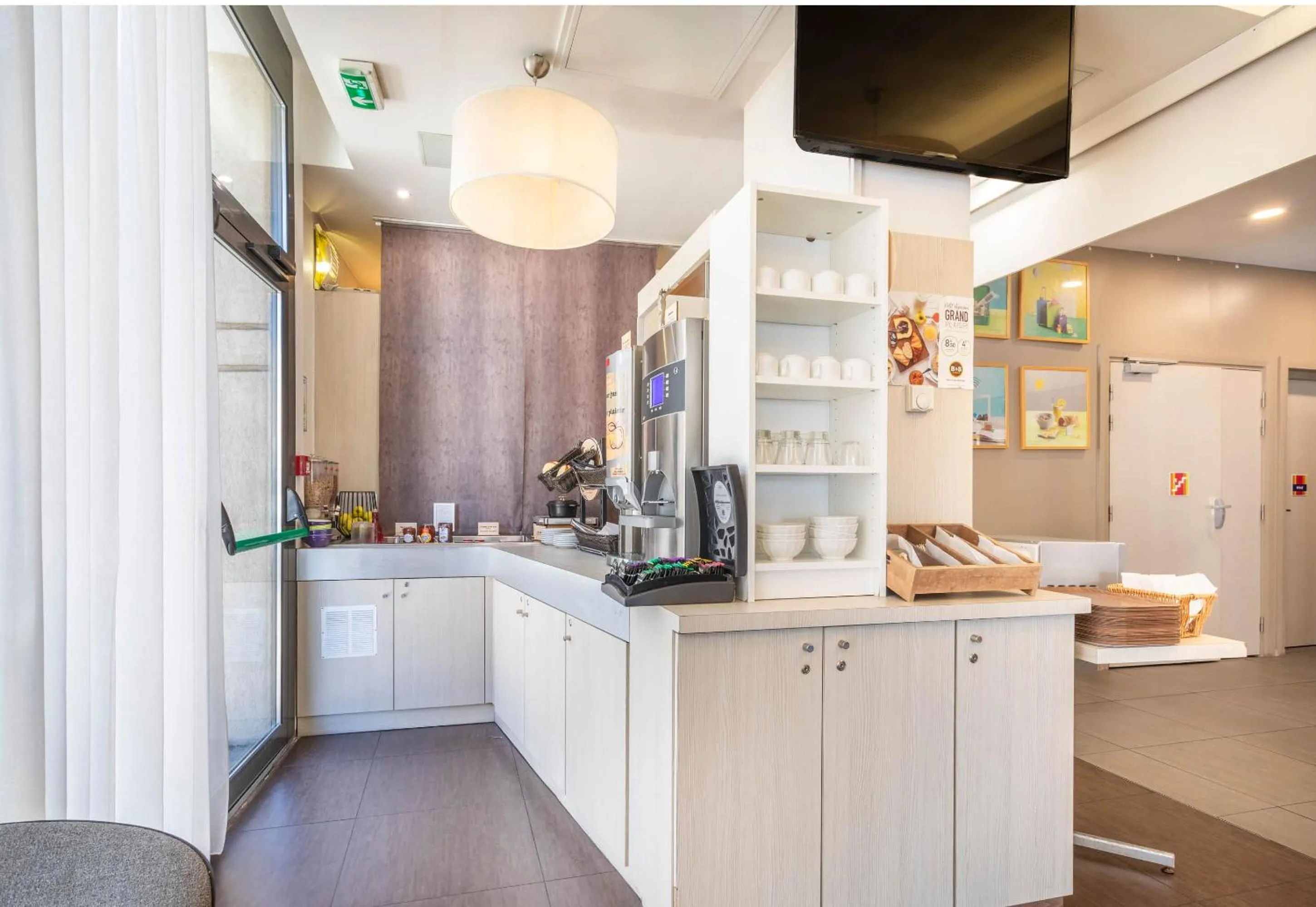 Buffet breakfast in B&B HOTEL Marseille Centre La Timone