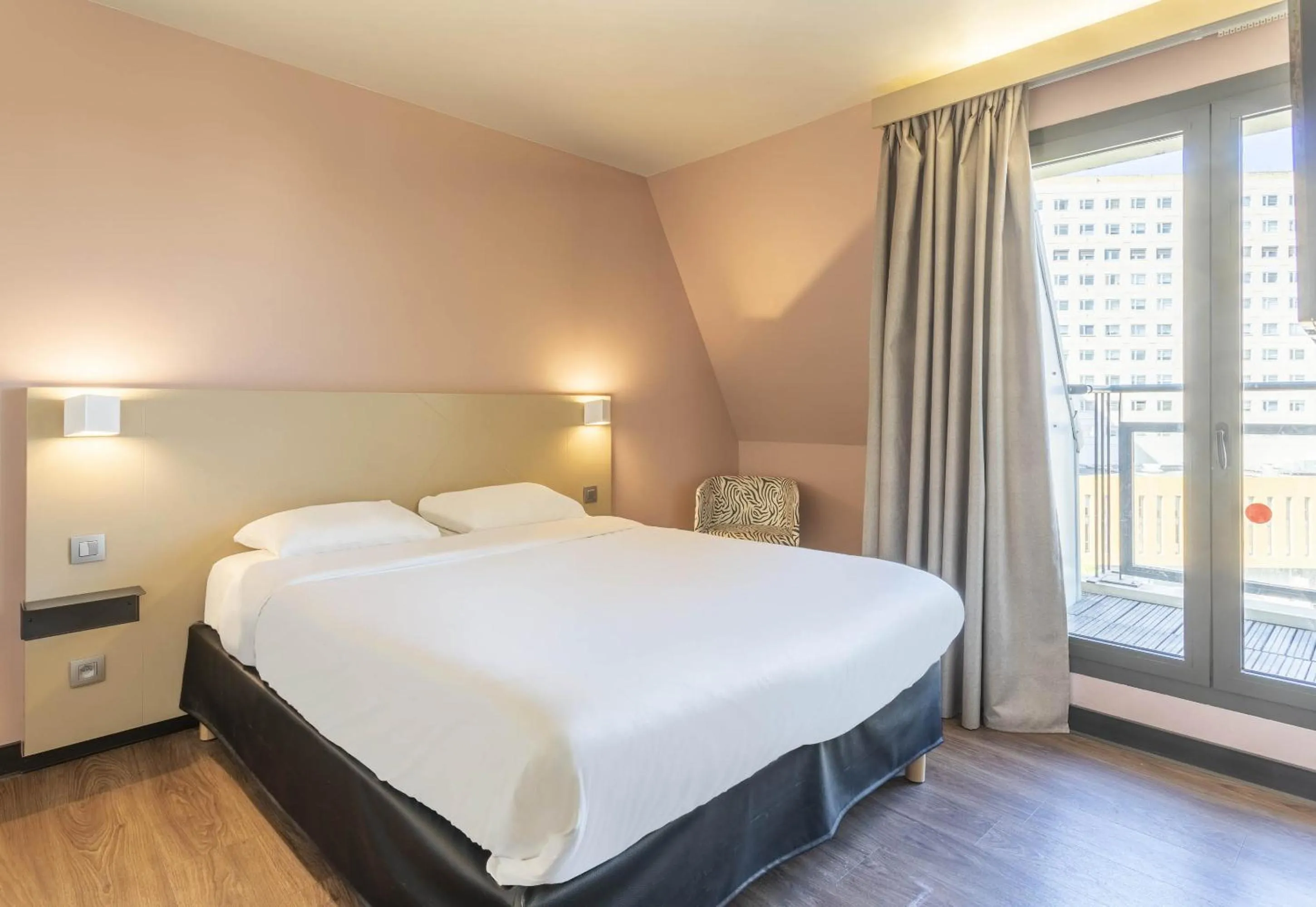 Bedroom, Bed in B&B HOTEL Marseille Centre La Timone