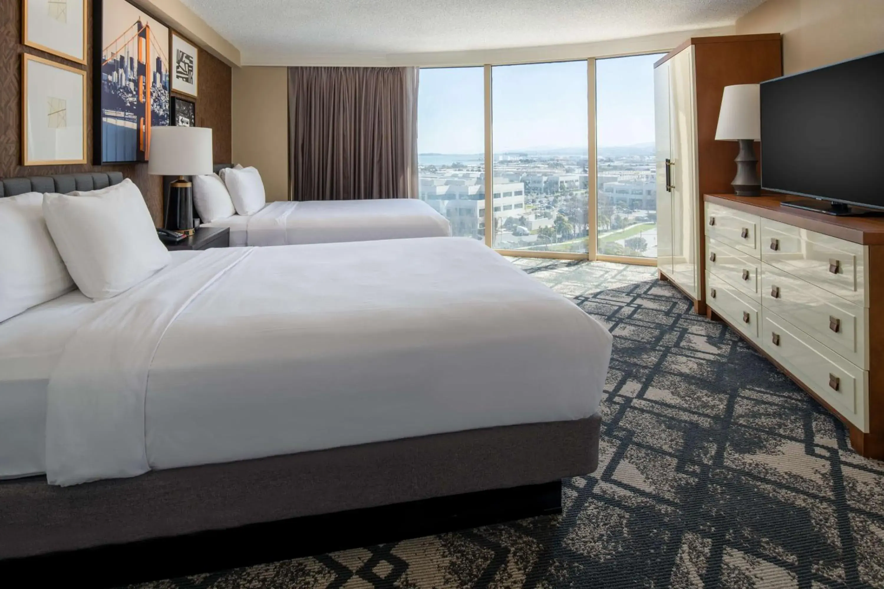 Bed in Embassy Suites by Hilton San Francisco Airport Oyster Point Bed in Embassy Suites by Hilton San Francisco Airport Oyster Point