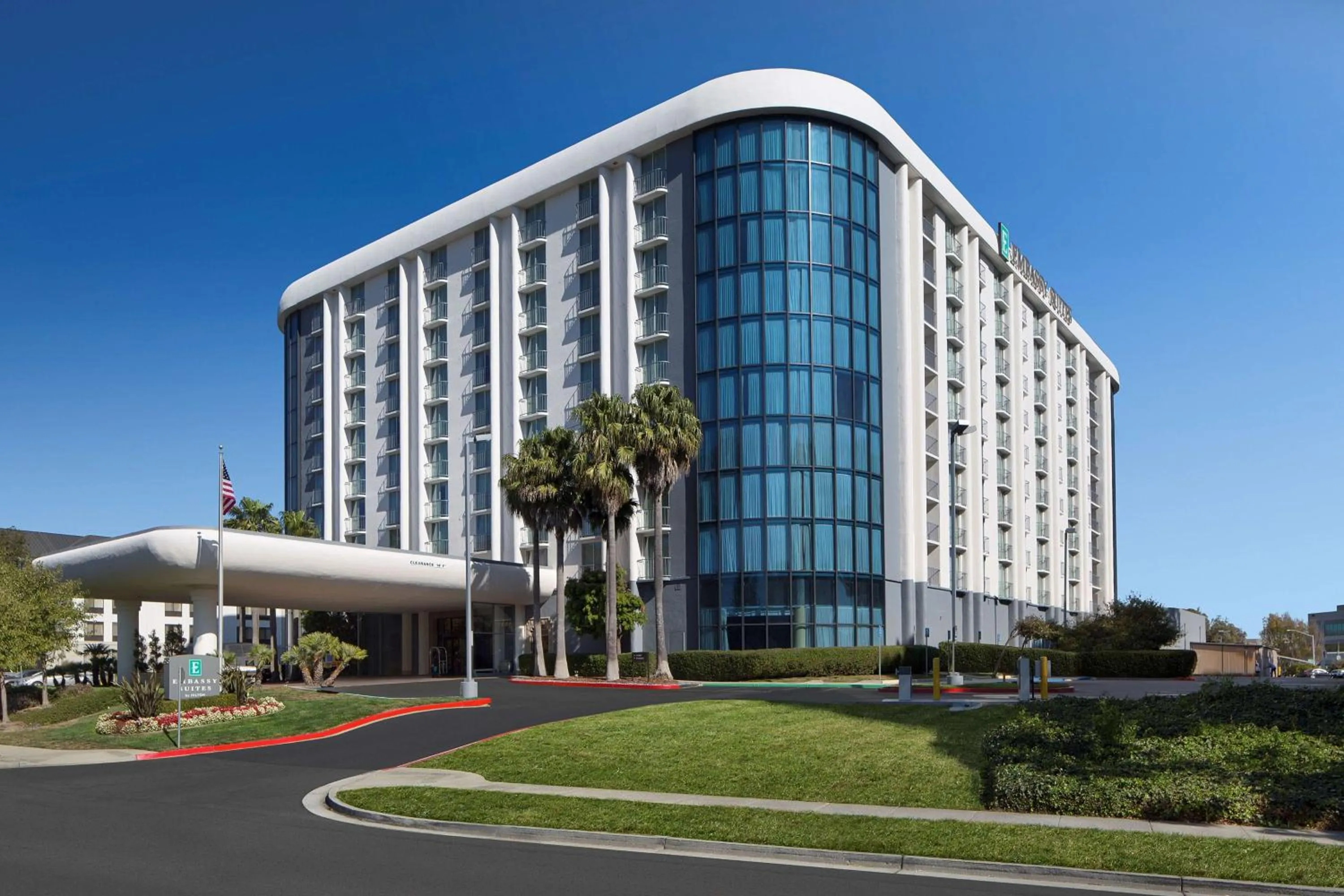 Property building in Embassy Suites by Hilton San Francisco Airport Oyster Point