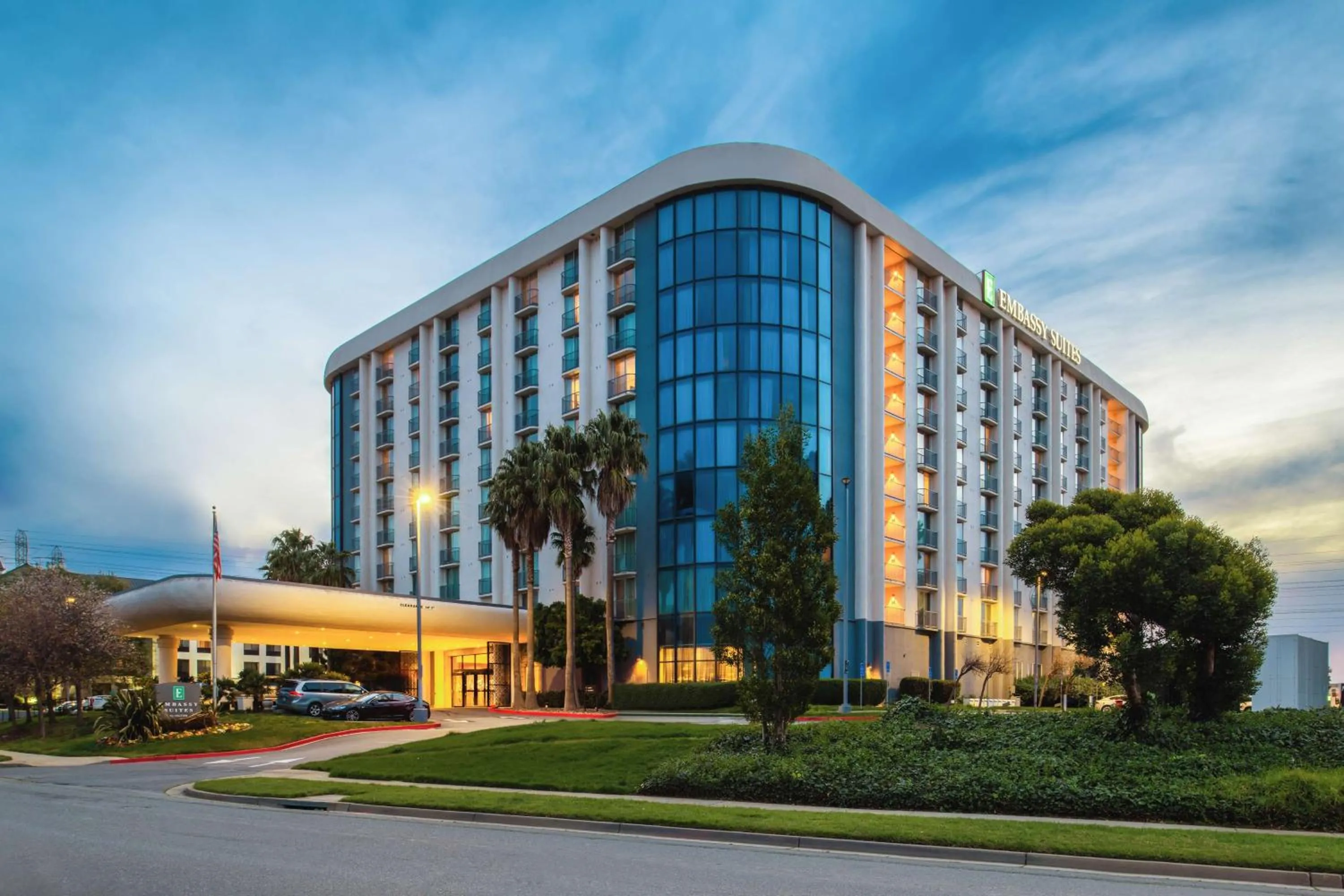 Property building in Embassy Suites by Hilton San Francisco Airport Oyster Point