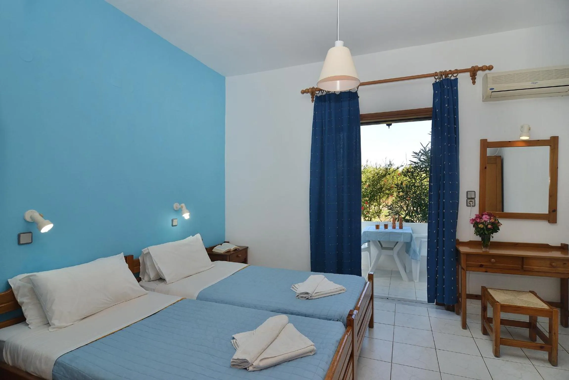 Bedroom, Bed in San Antonio Apartments