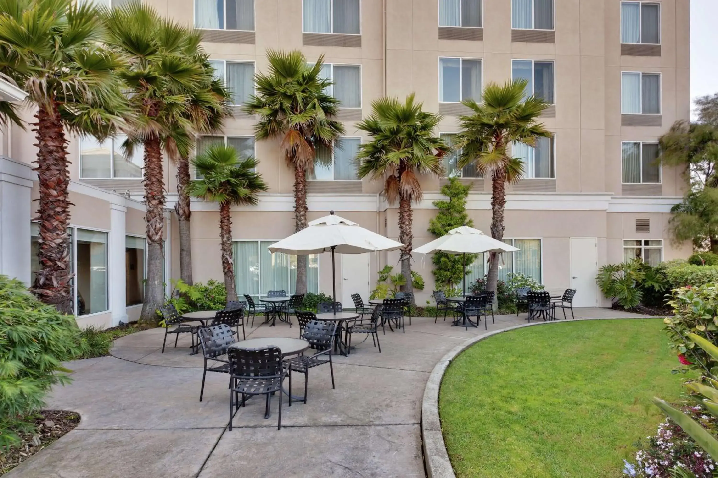 Inner courtyard view in Hilton Garden Inn San Francisco Airport North Inner courtyard view in Hilton Garden Inn San Francisco Airport North
