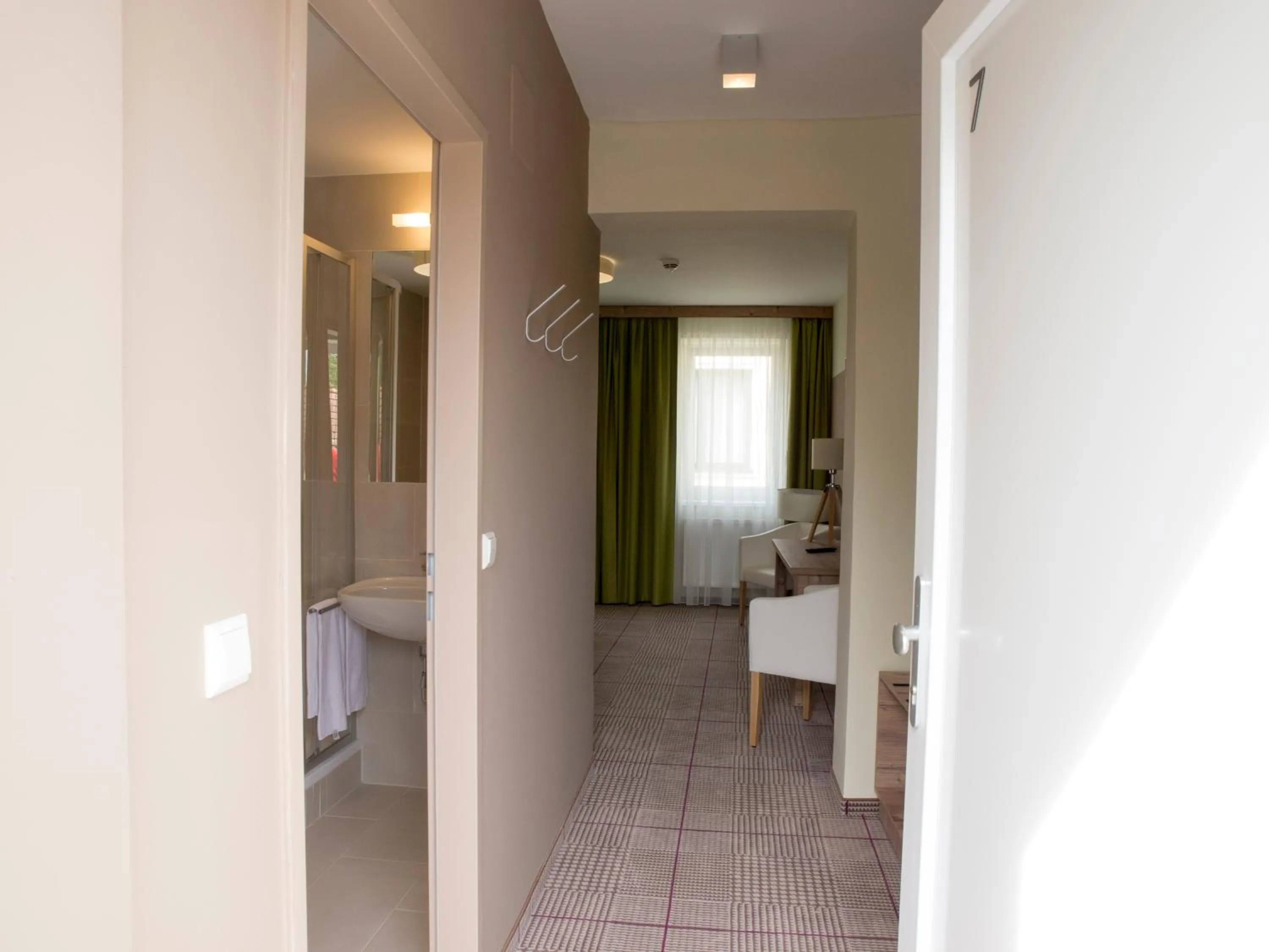 Bathroom, Bed in Landgasthof zum Goldenen Hirschen