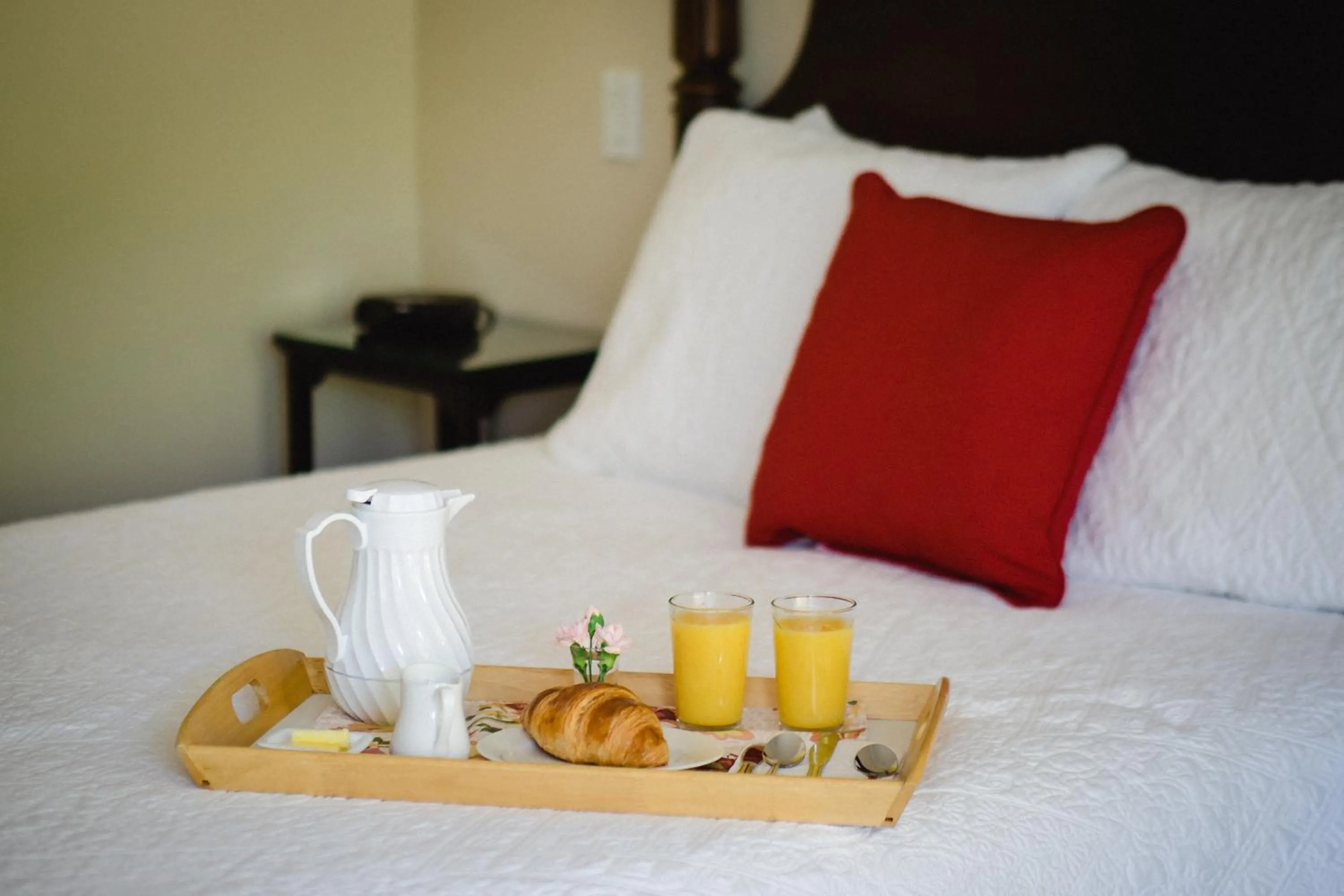 Bed in Green Acres Inn