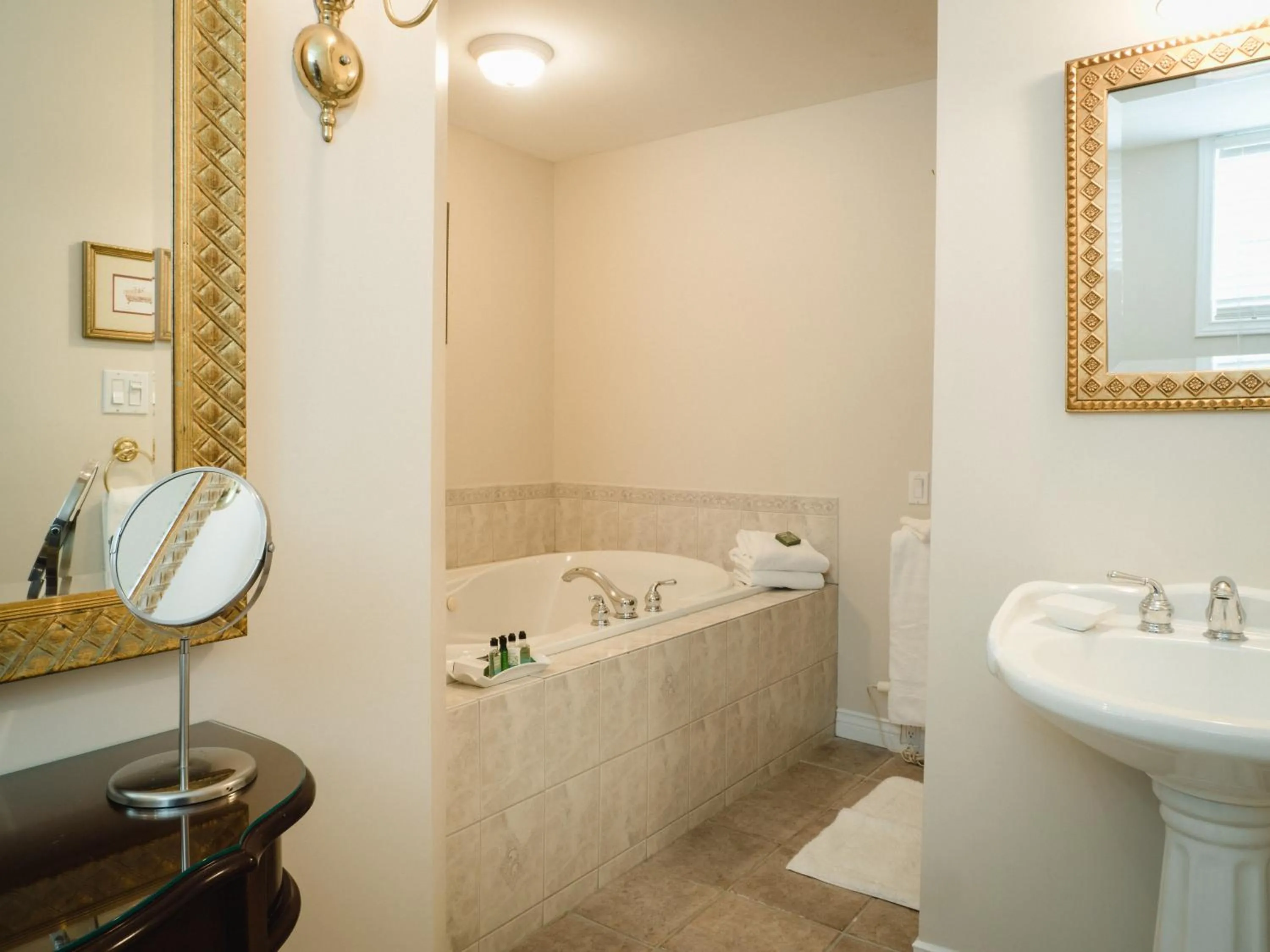 Bathroom in Green Acres Inn