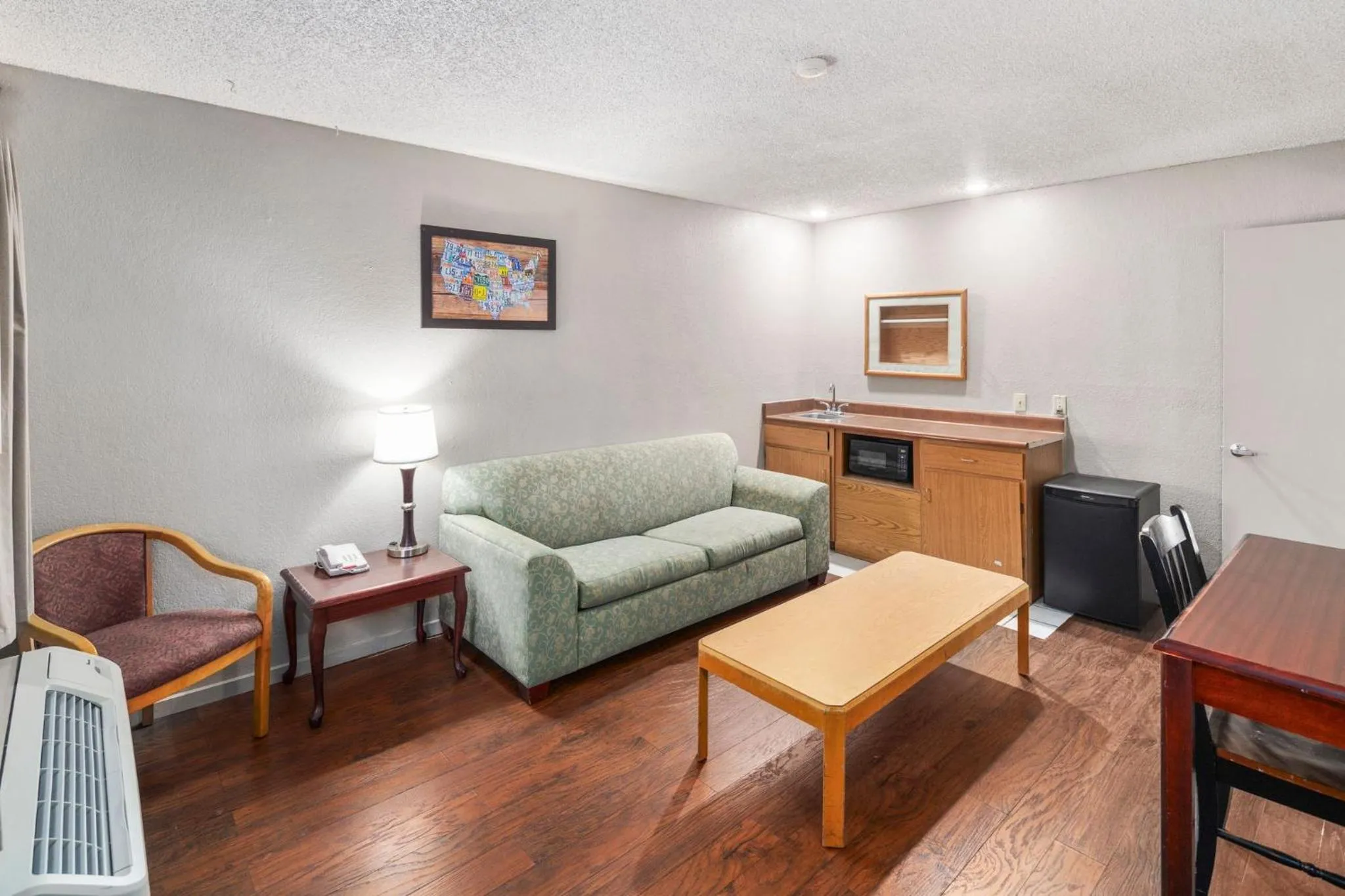 Bedroom in Inn at Lake Washington By OYO I-405