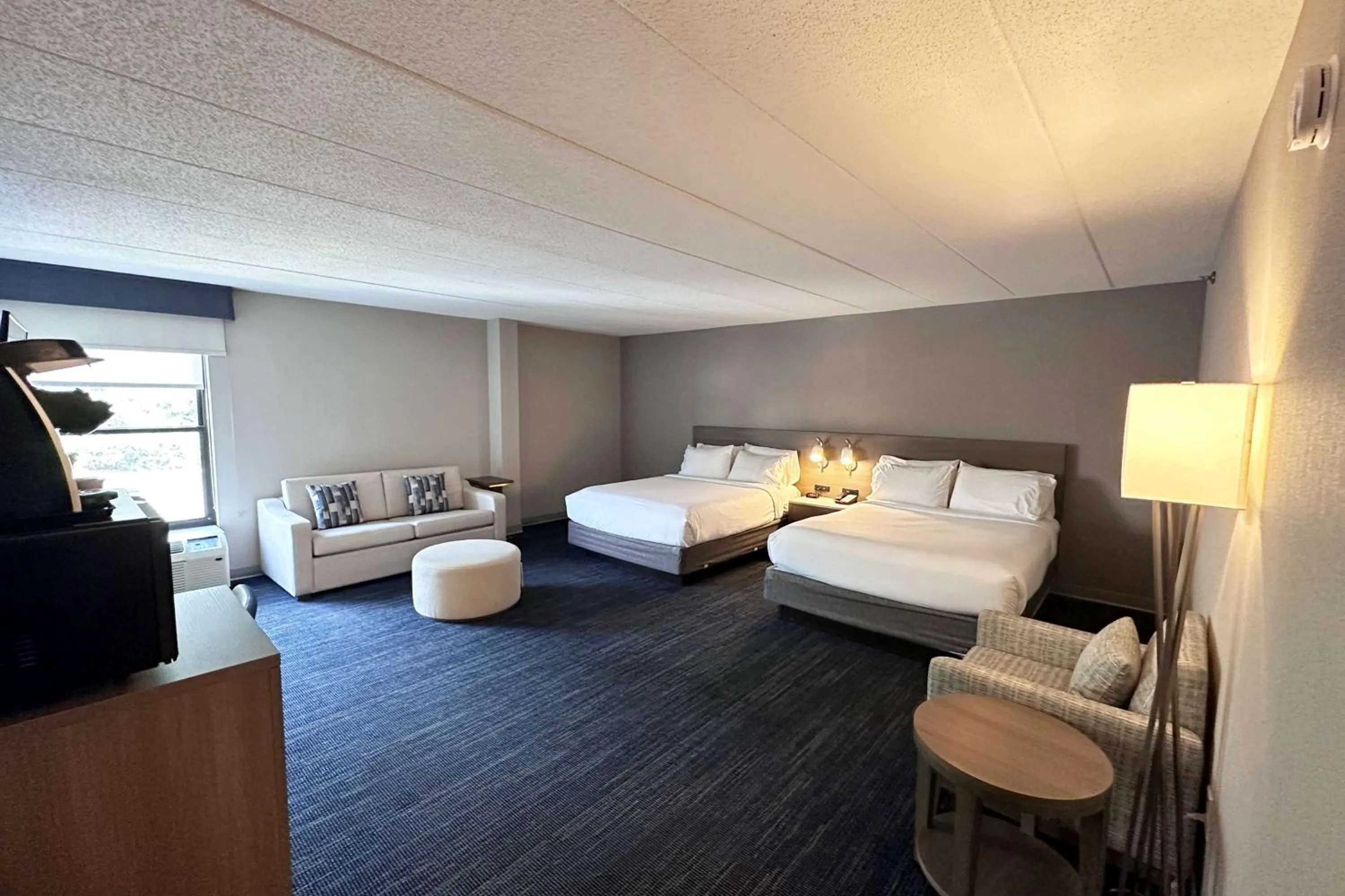 Photo of the whole room, Bed in Wingate by Wyndham Waynesboro