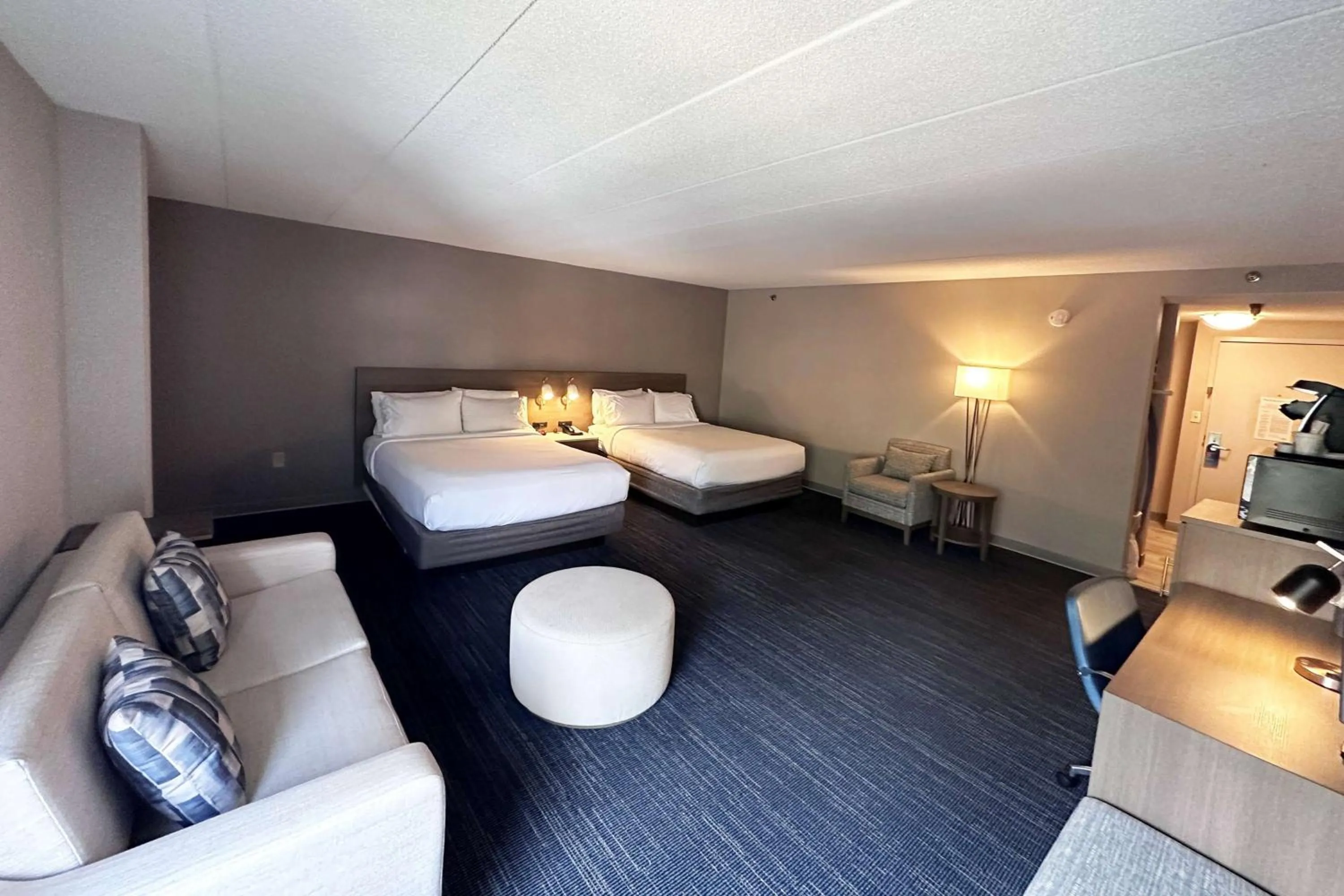 Photo of the whole room, Bed in Wingate by Wyndham Waynesboro