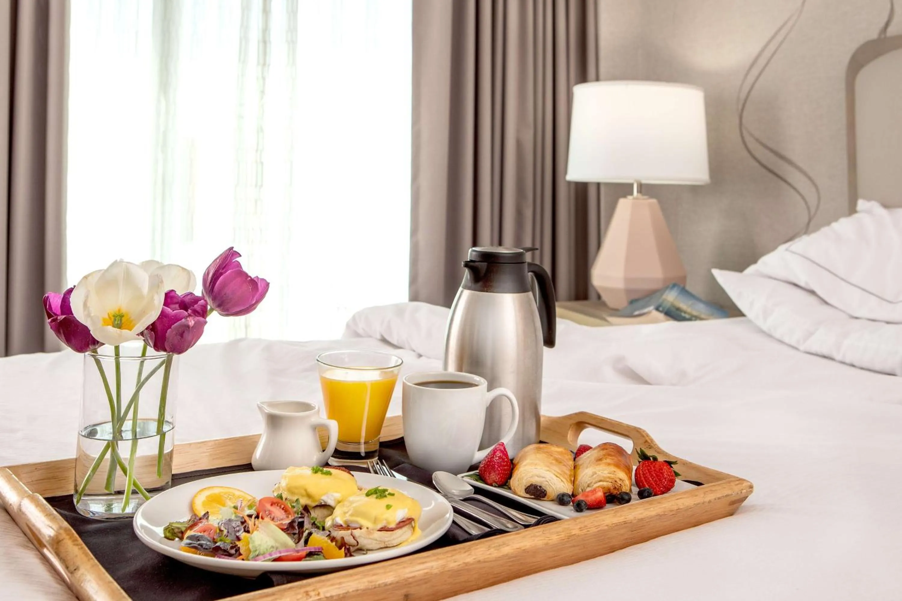 Bed in DoubleTree by Hilton Hotel and Conference Center Chicago North Shore