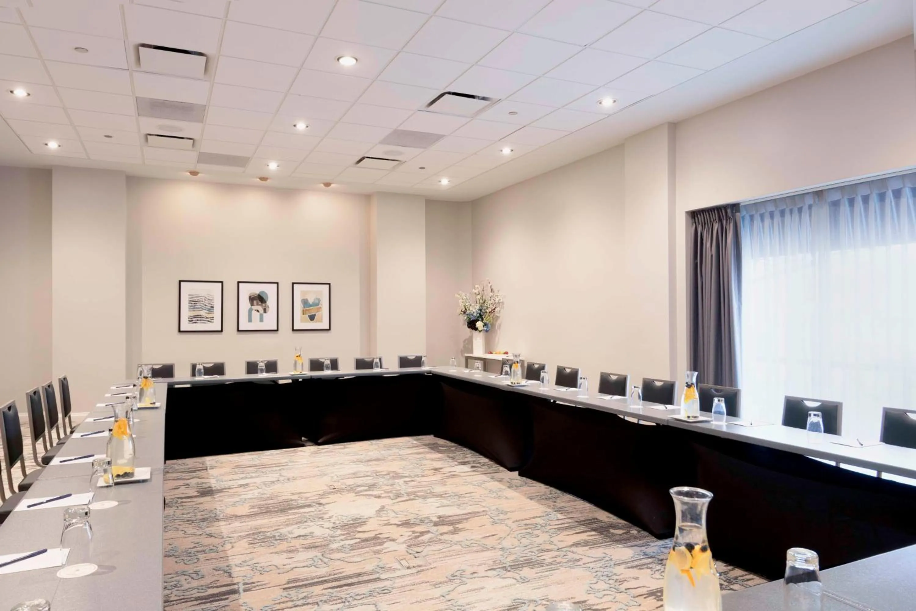 Meeting/conference room in DoubleTree by Hilton Hotel and Conference Center Chicago North Shore