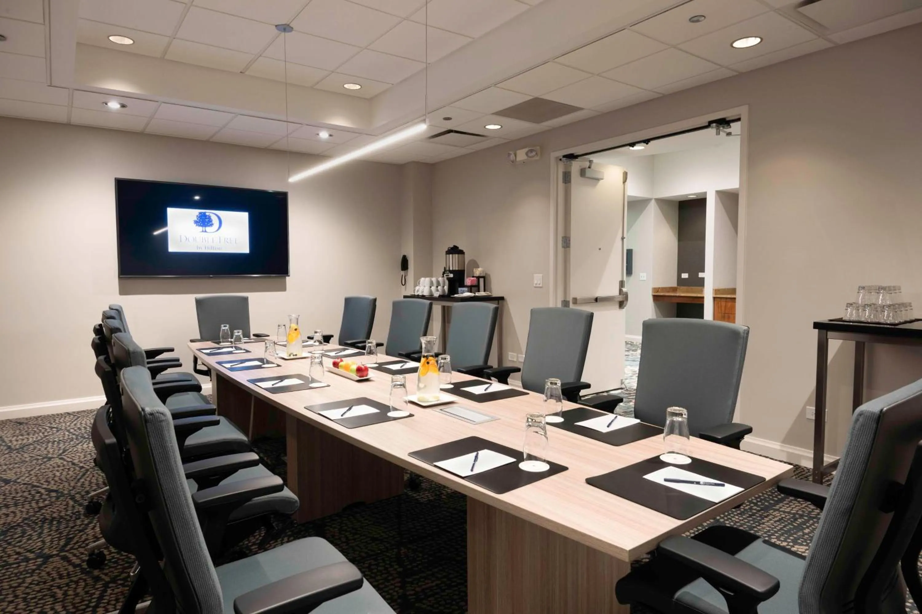 Meeting/conference room in DoubleTree by Hilton Hotel and Conference Center Chicago North Shore