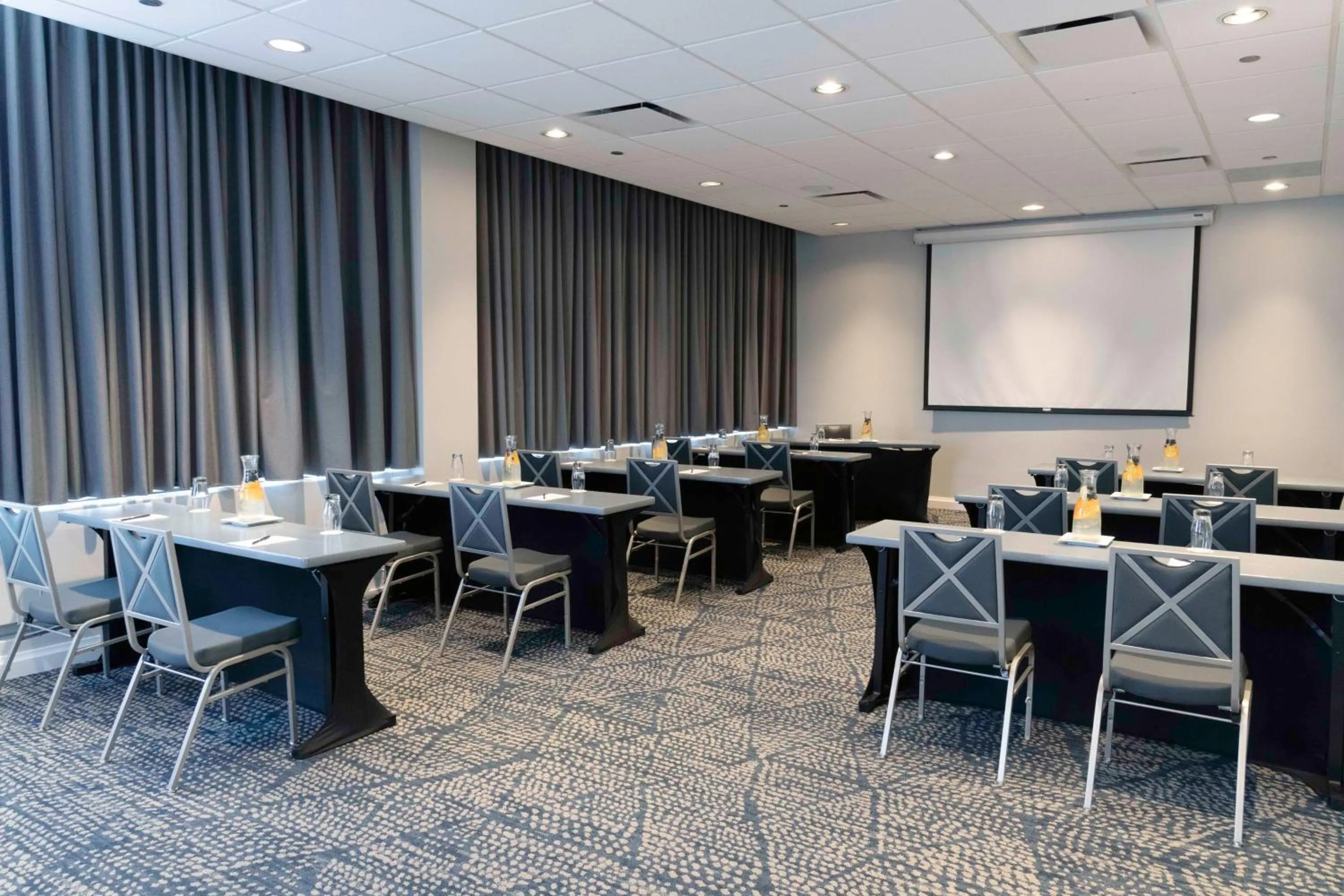 Meeting/conference room in DoubleTree by Hilton Hotel and Conference Center Chicago North Shore