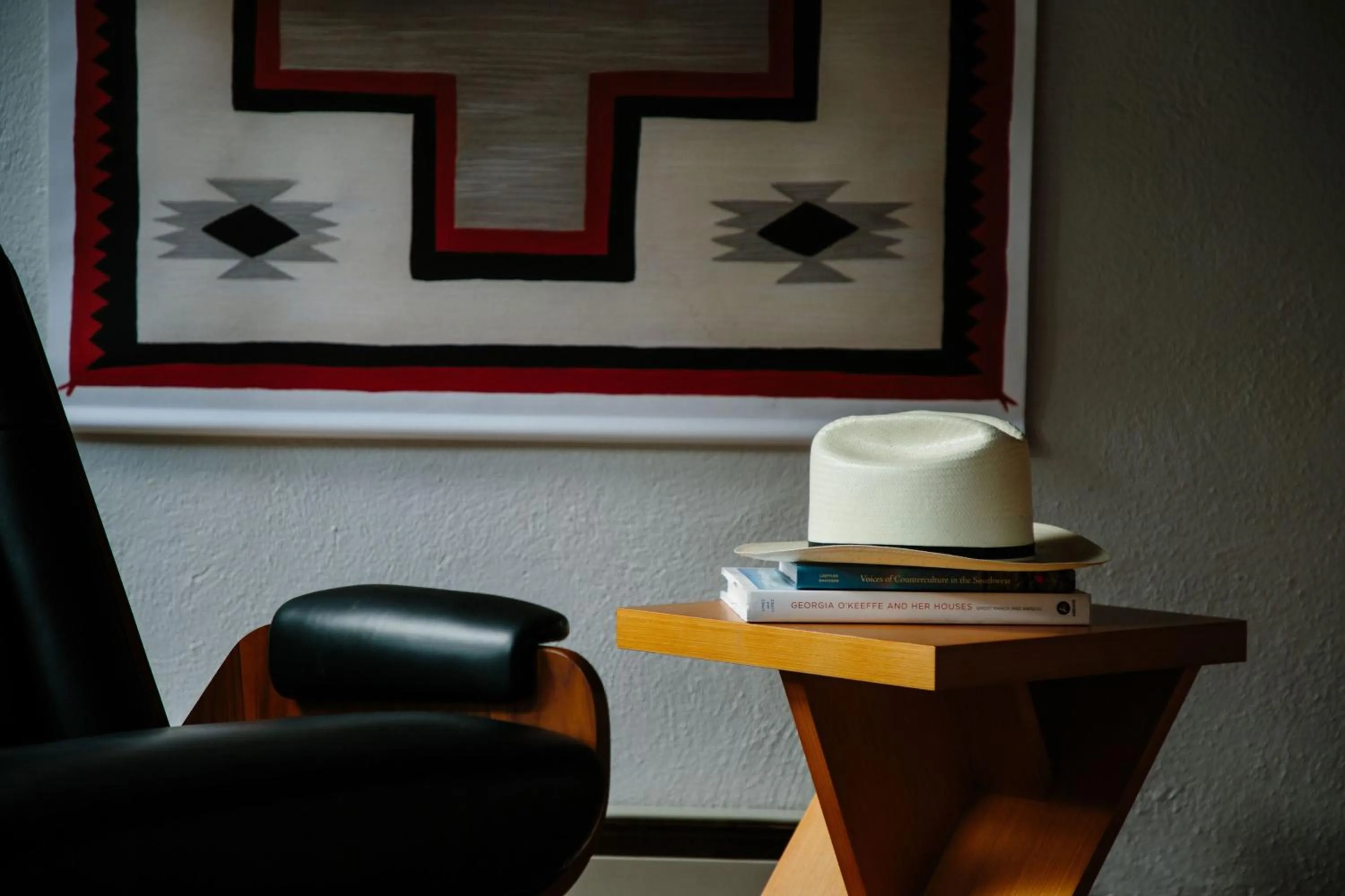 Living room in El Rey Court