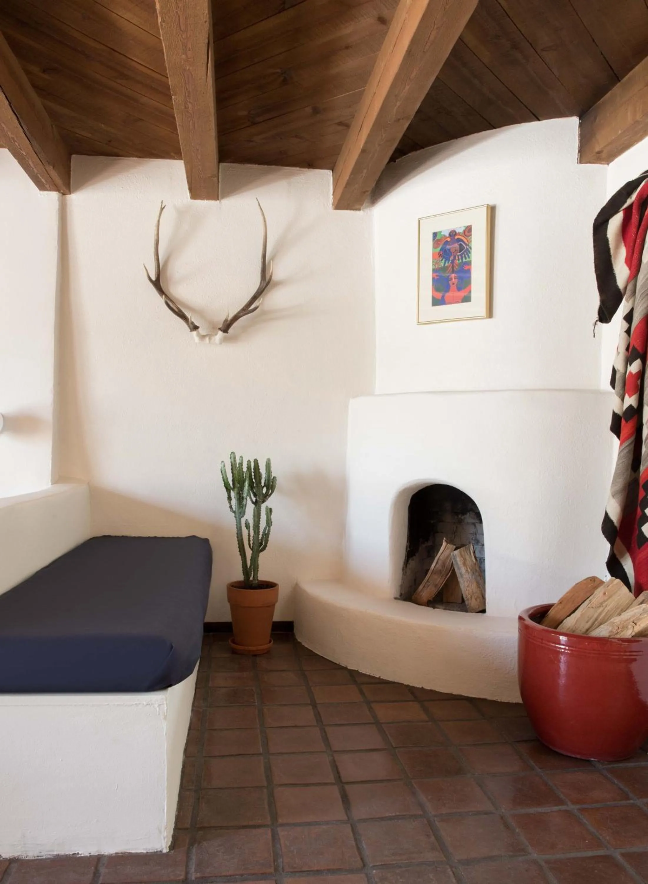 Living room in El Rey Court