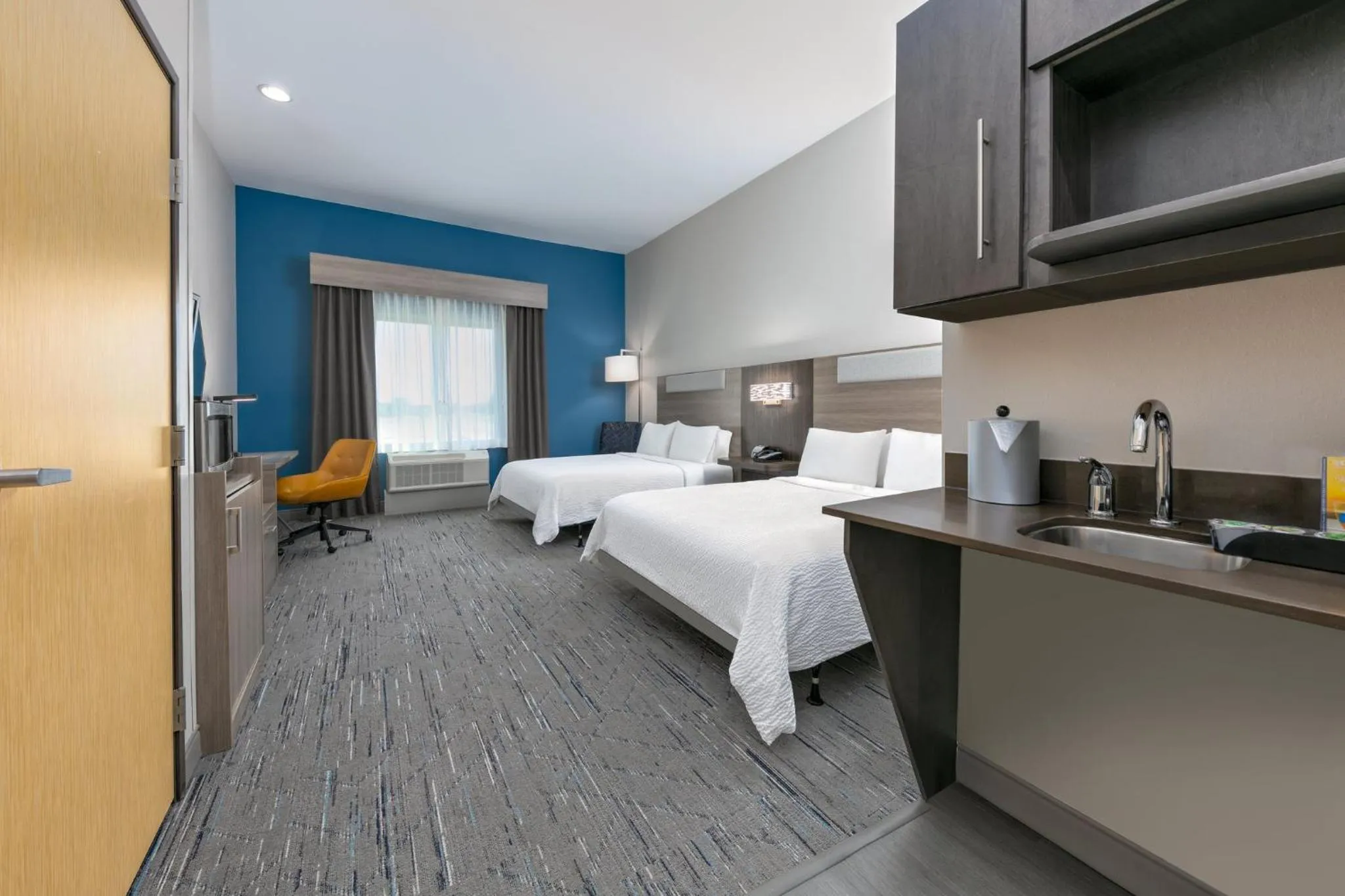 Photo of the whole room, Bed in Holiday Inn Express & Suites Amarillo West by IHG