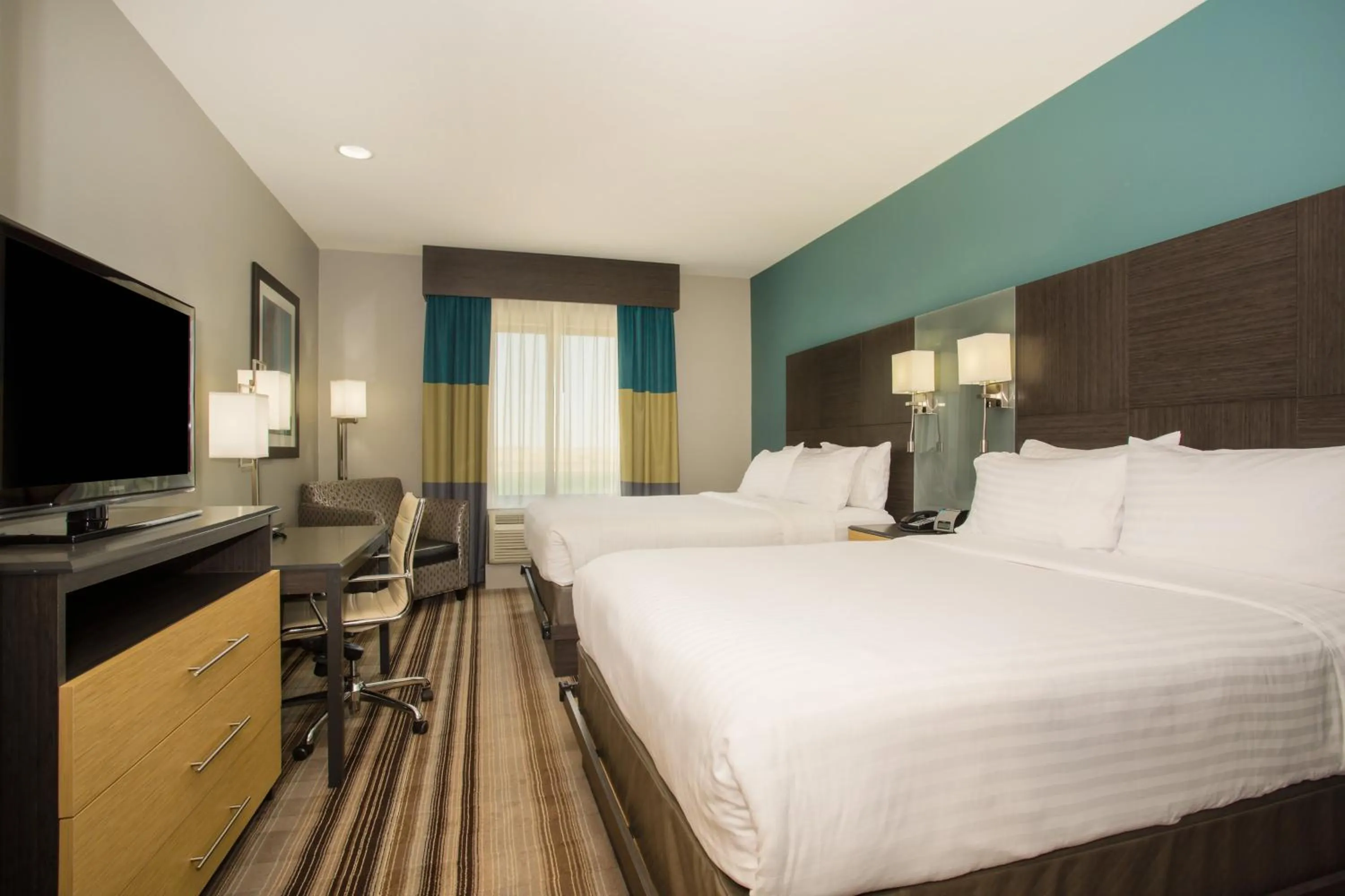 Photo of the whole room, Bed in Holiday Inn Express & Suites Amarillo West by IHG