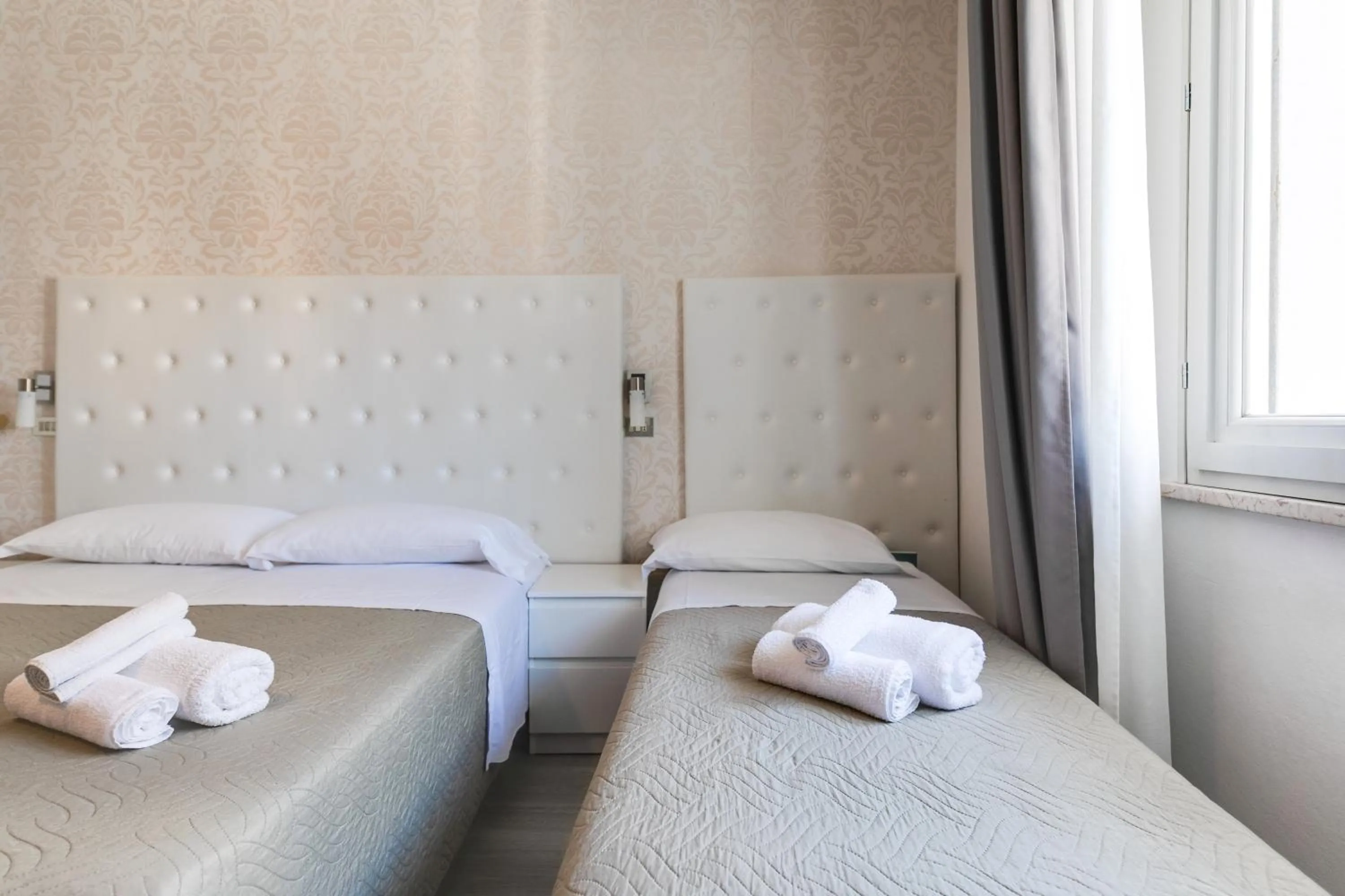 Bedroom, Bed in Hotel La Perla Rimini