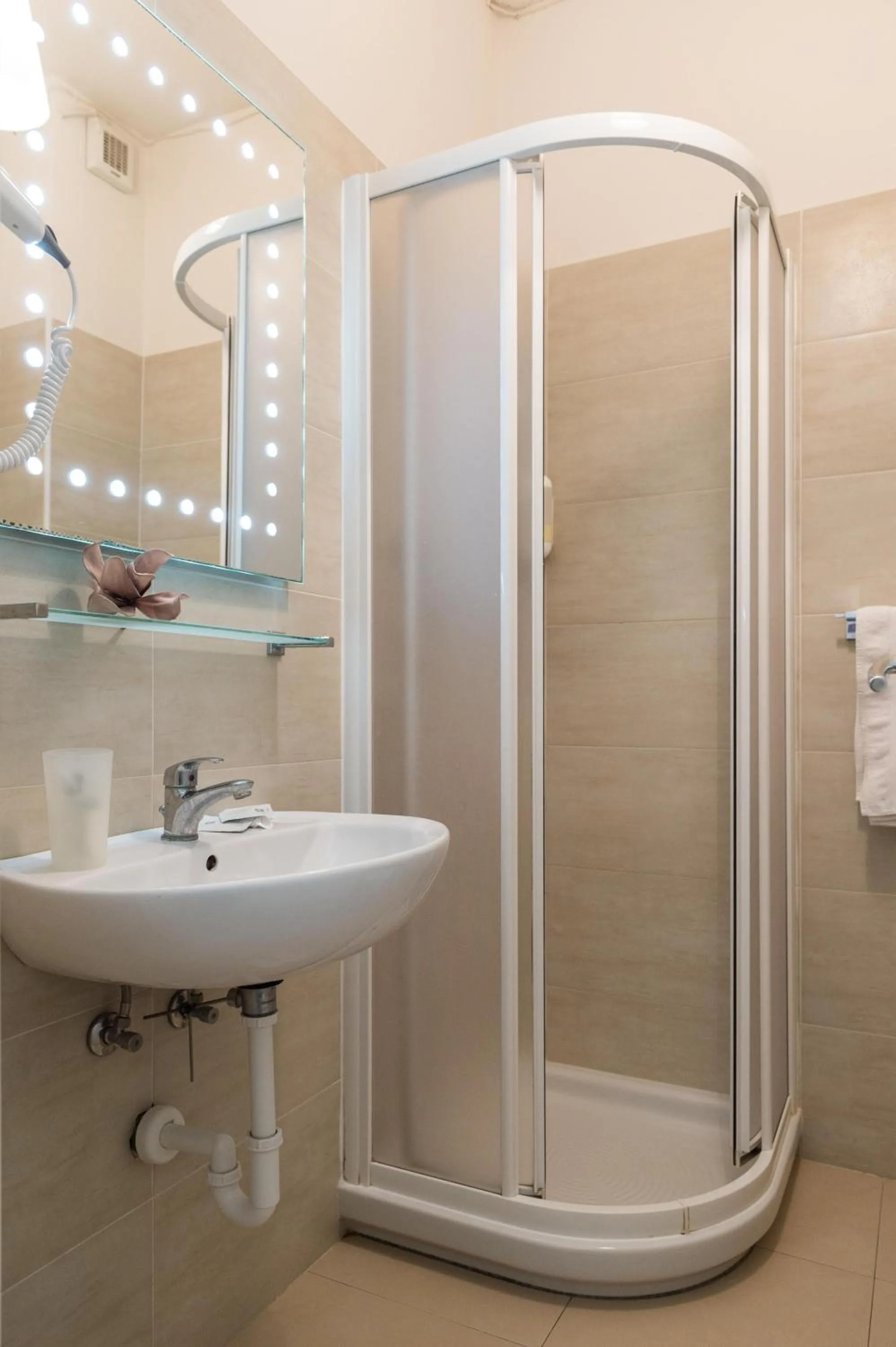 Bathroom in Hotel La Perla Rimini