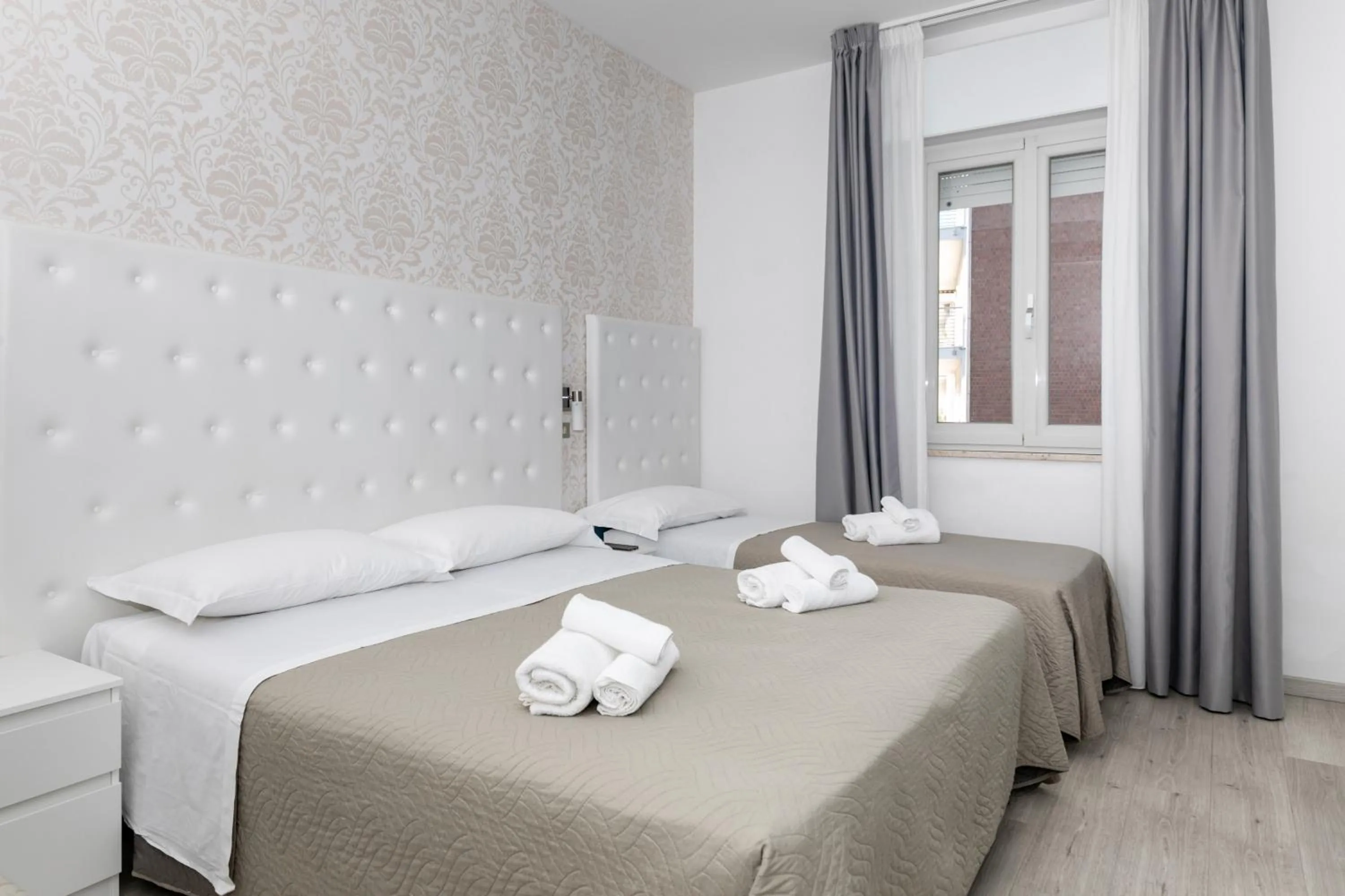 Bedroom, Bed in Hotel La Perla Rimini