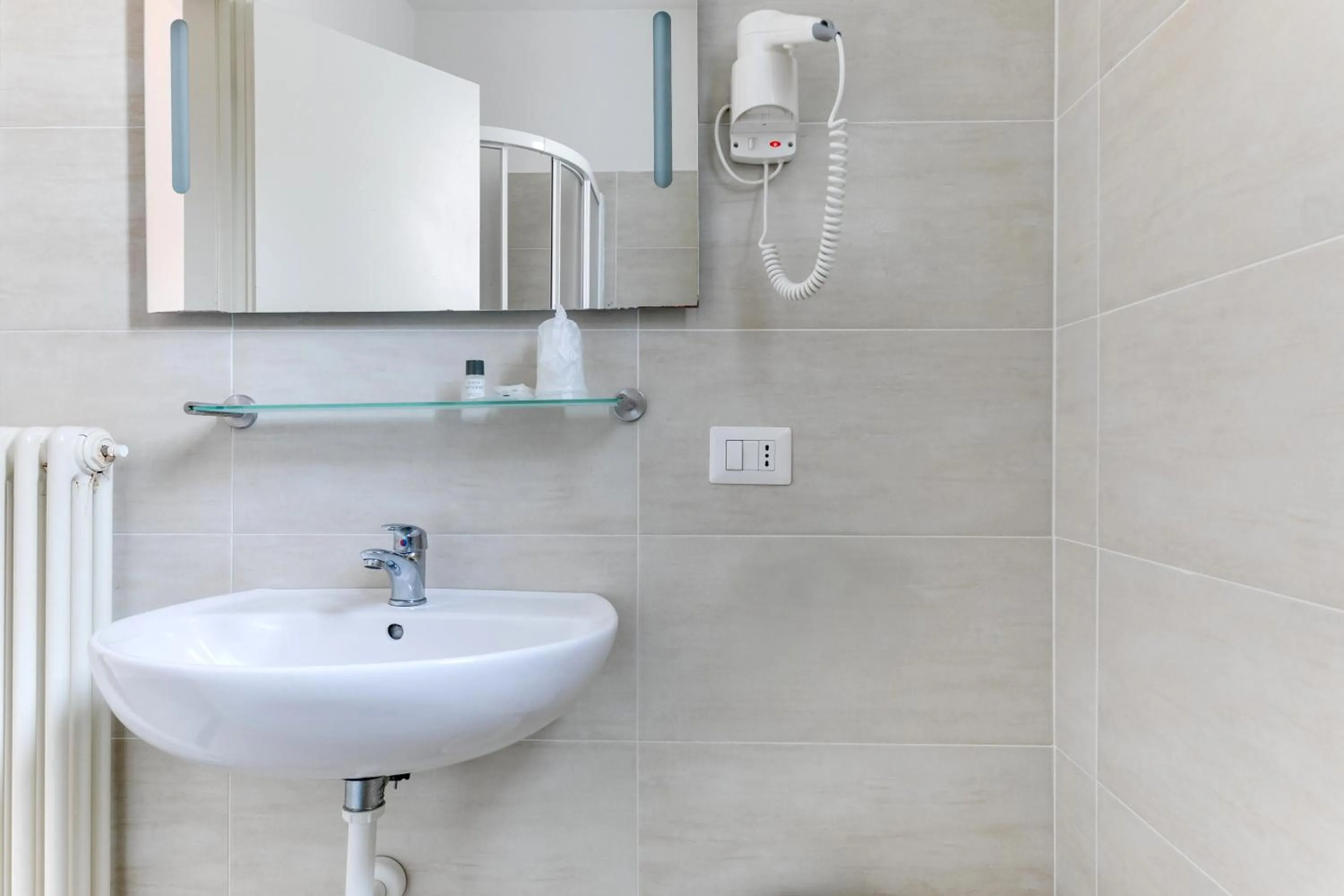 Bathroom in Hotel La Perla Rimini