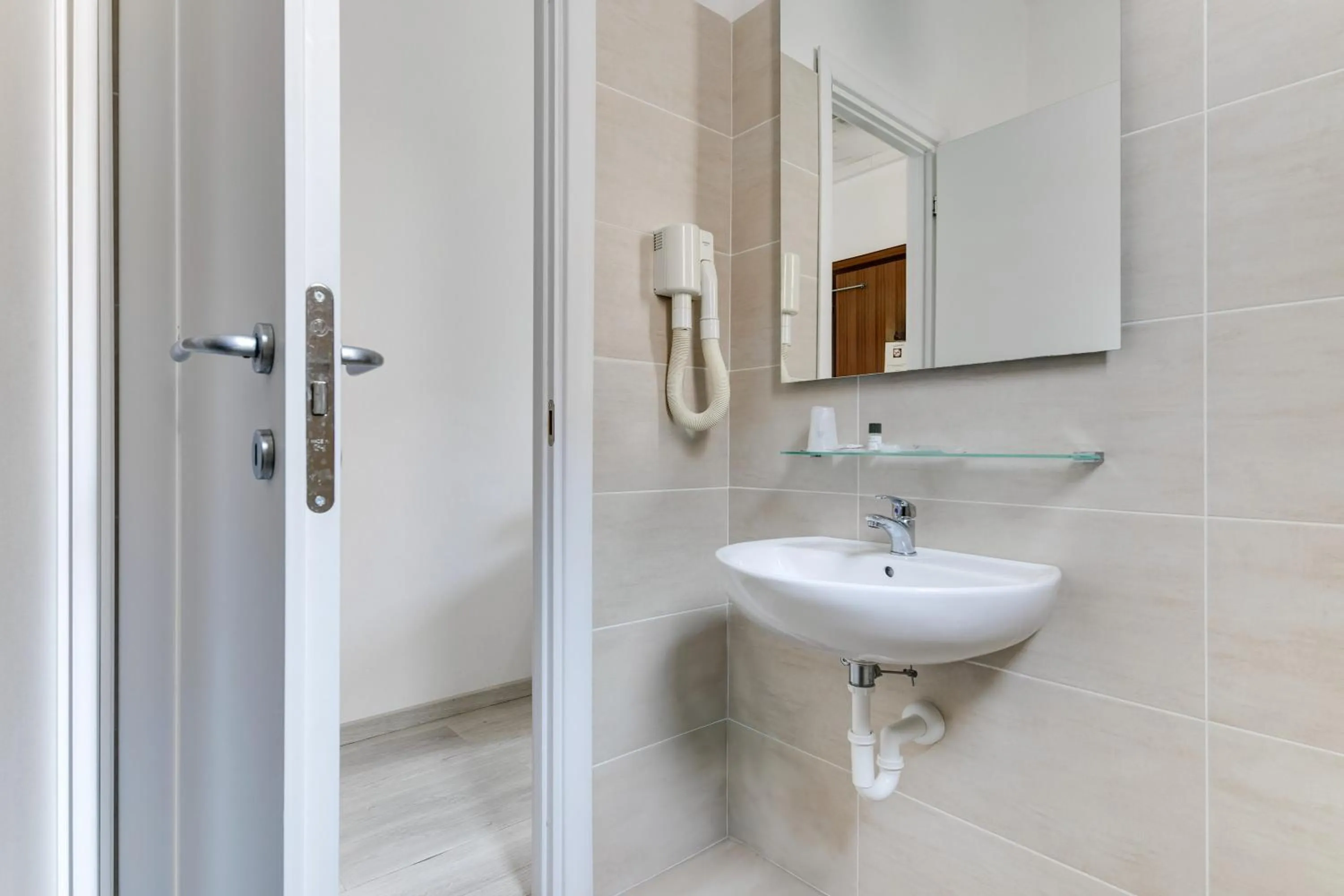 Bathroom in Hotel La Perla Rimini