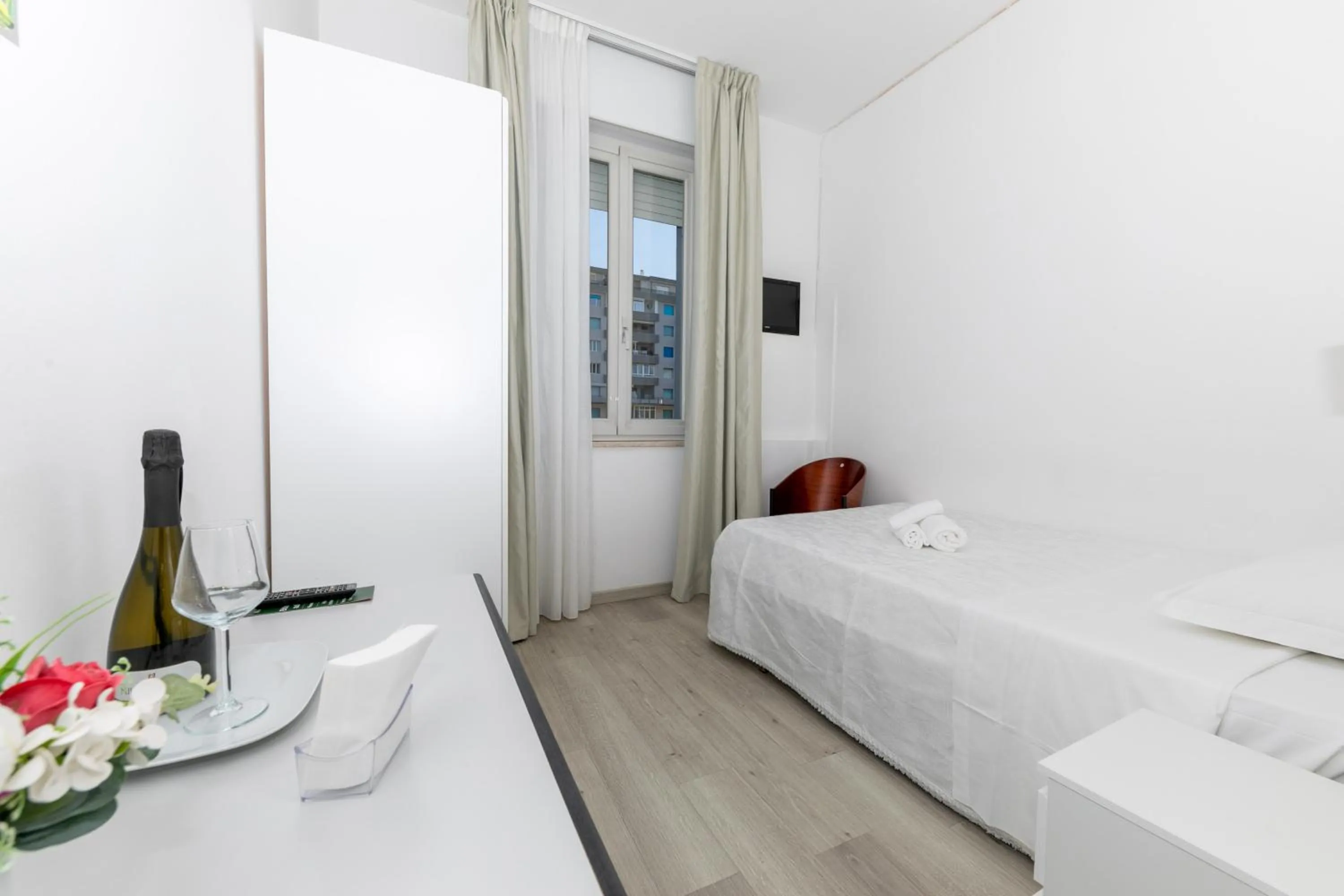 Bedroom, Bed in Hotel La Perla Rimini