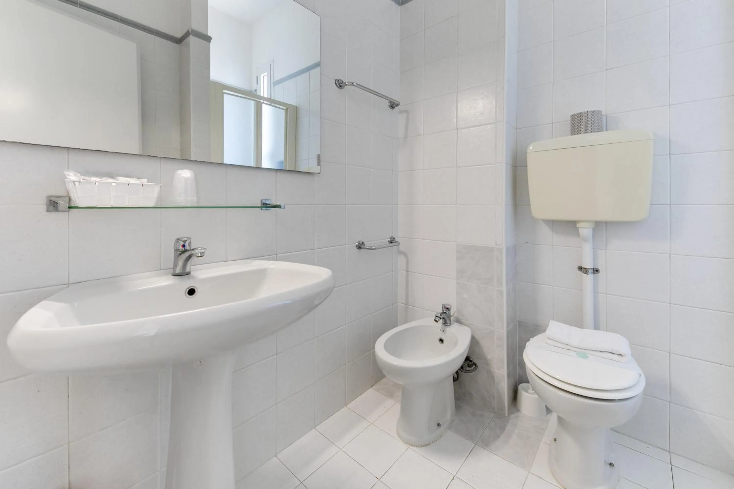 Bathroom in Hotel La Perla Rimini