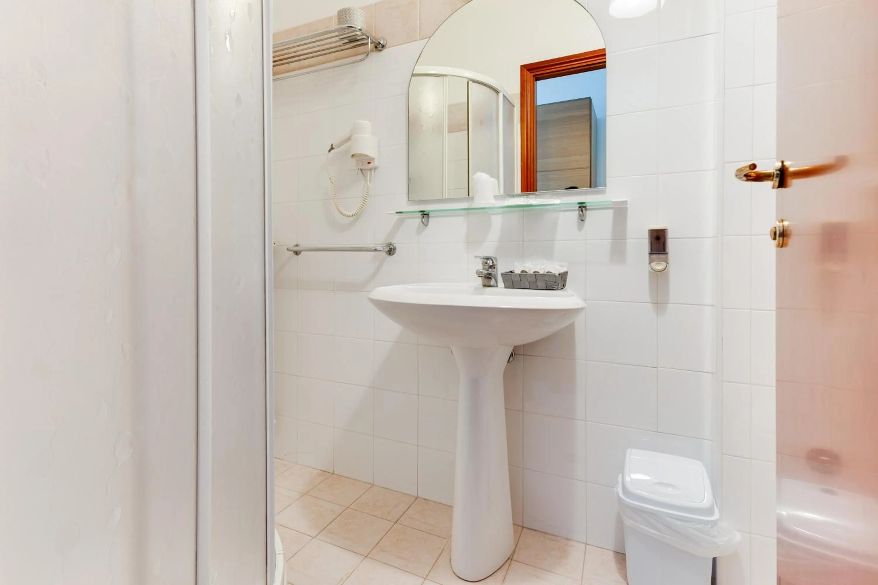 Bathroom in Hotel La Perla Rimini