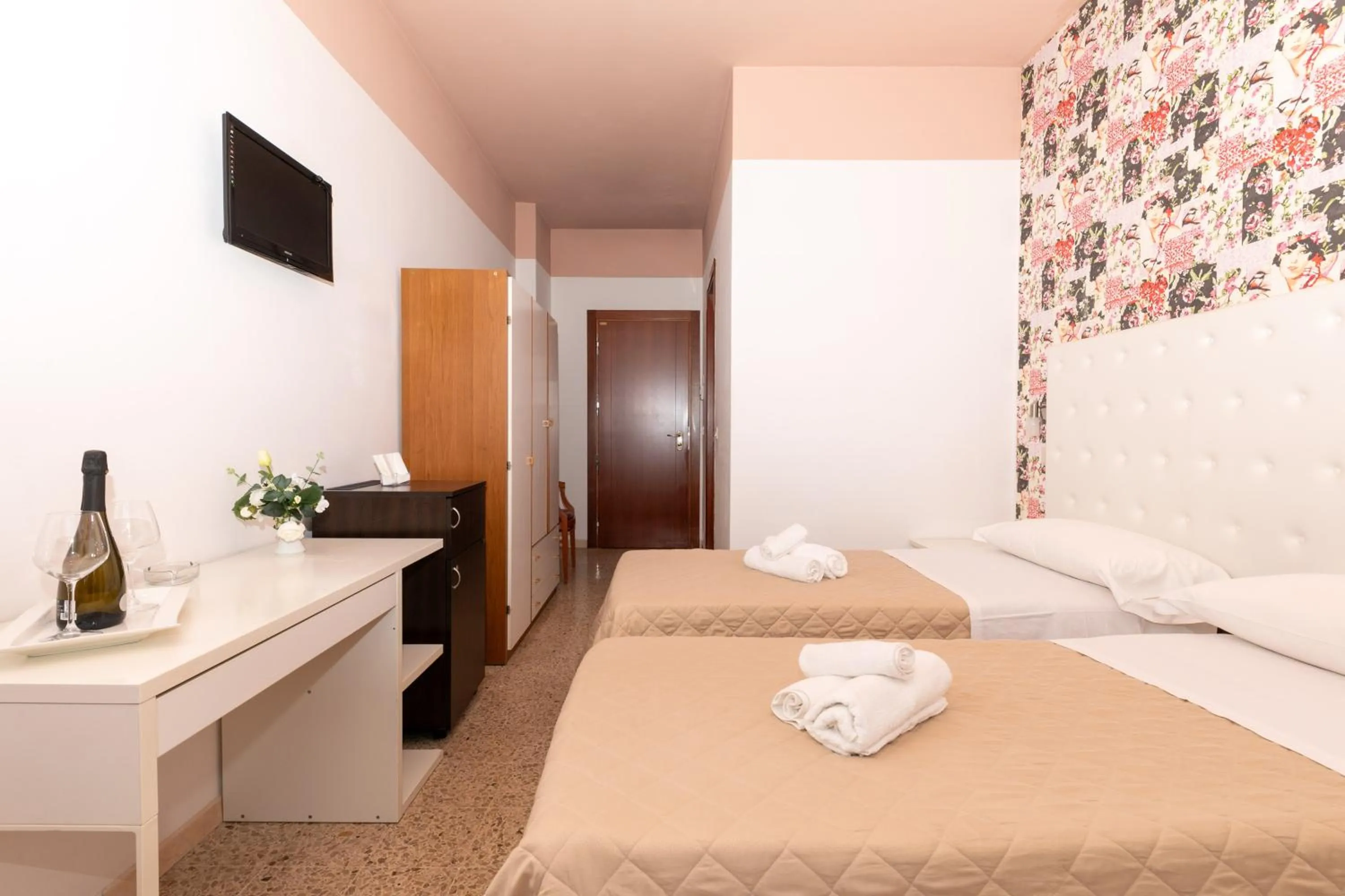 Bedroom, Bed in Hotel La Perla Rimini