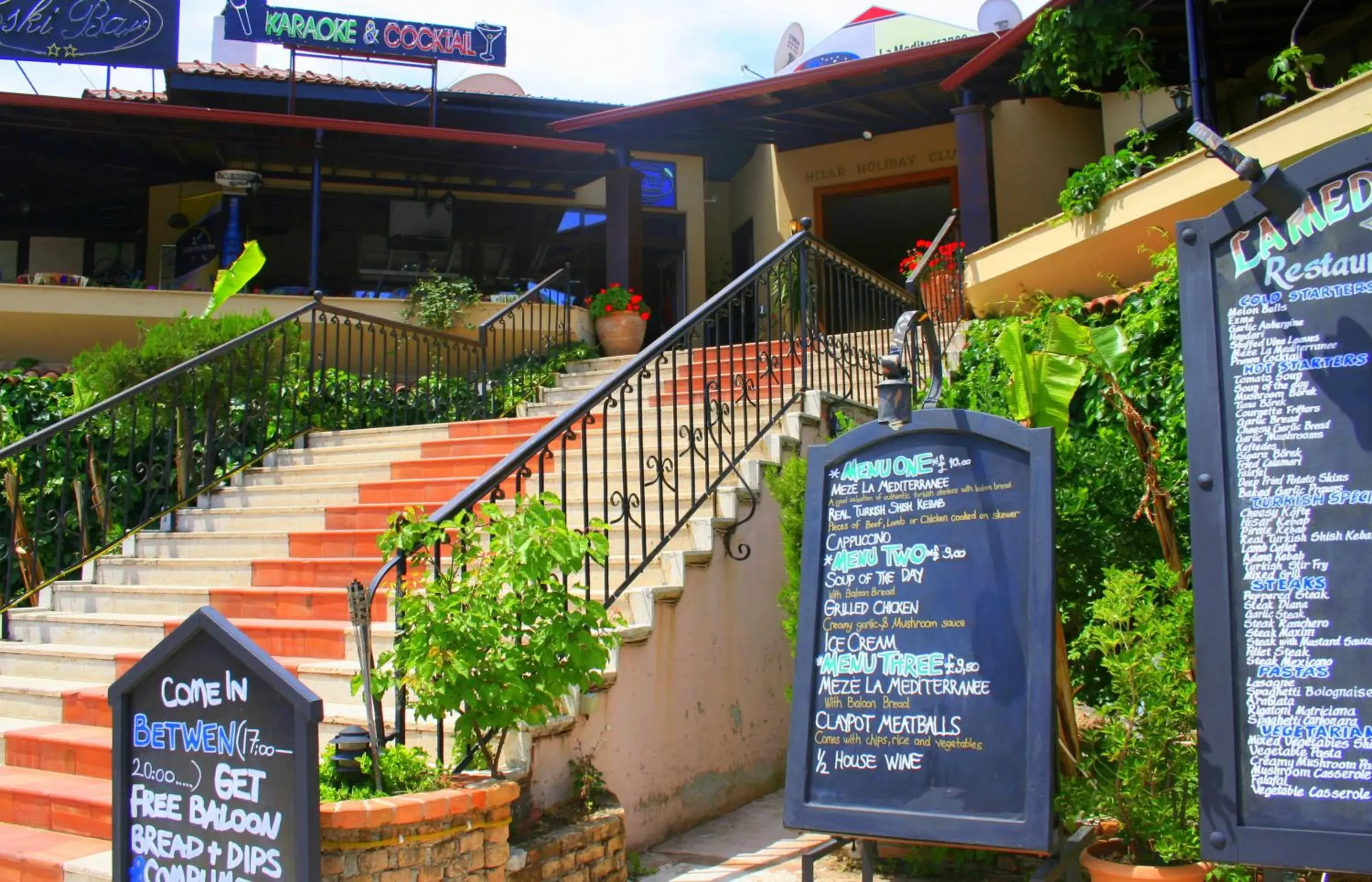 Property building in Hisar Holiday Club Property building in Hisar Holiday Club