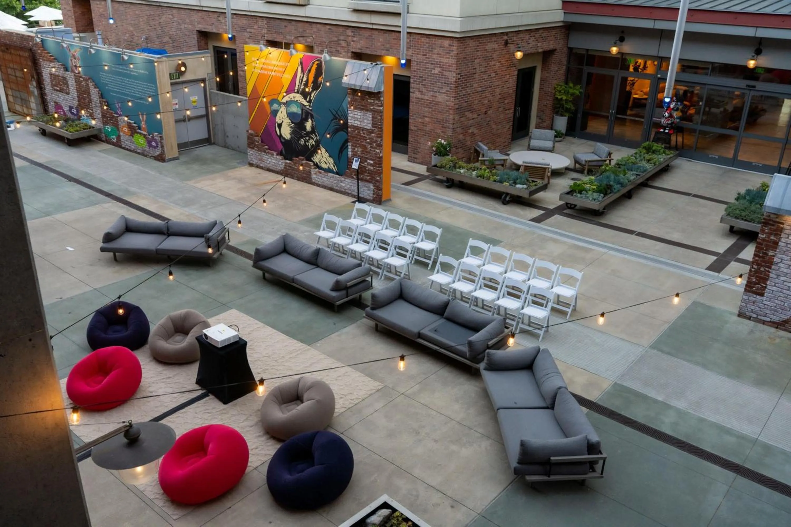 Patio in Hilton San Diego Gaslamp Quarter