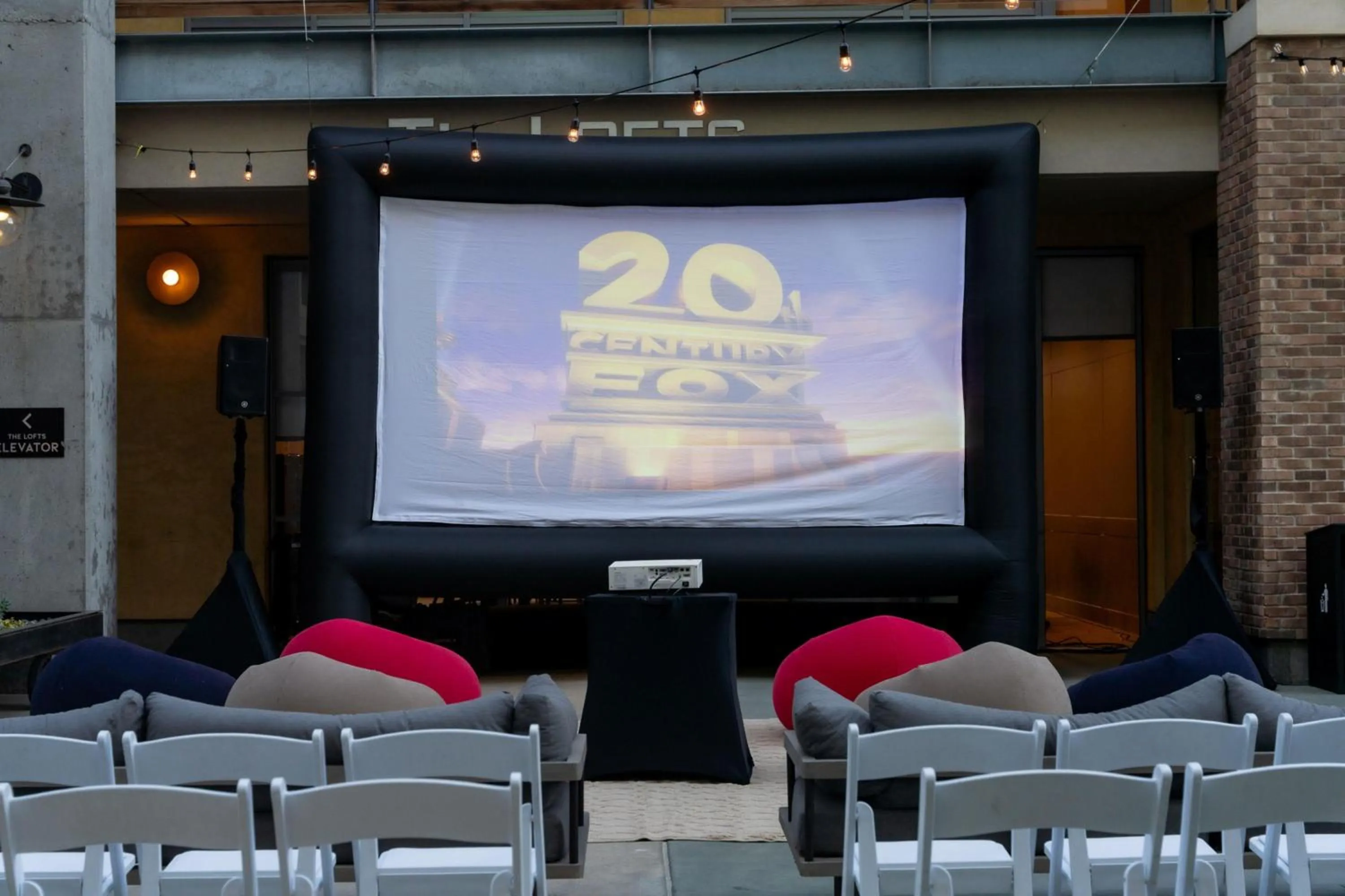 Patio in Hilton San Diego Gaslamp Quarter