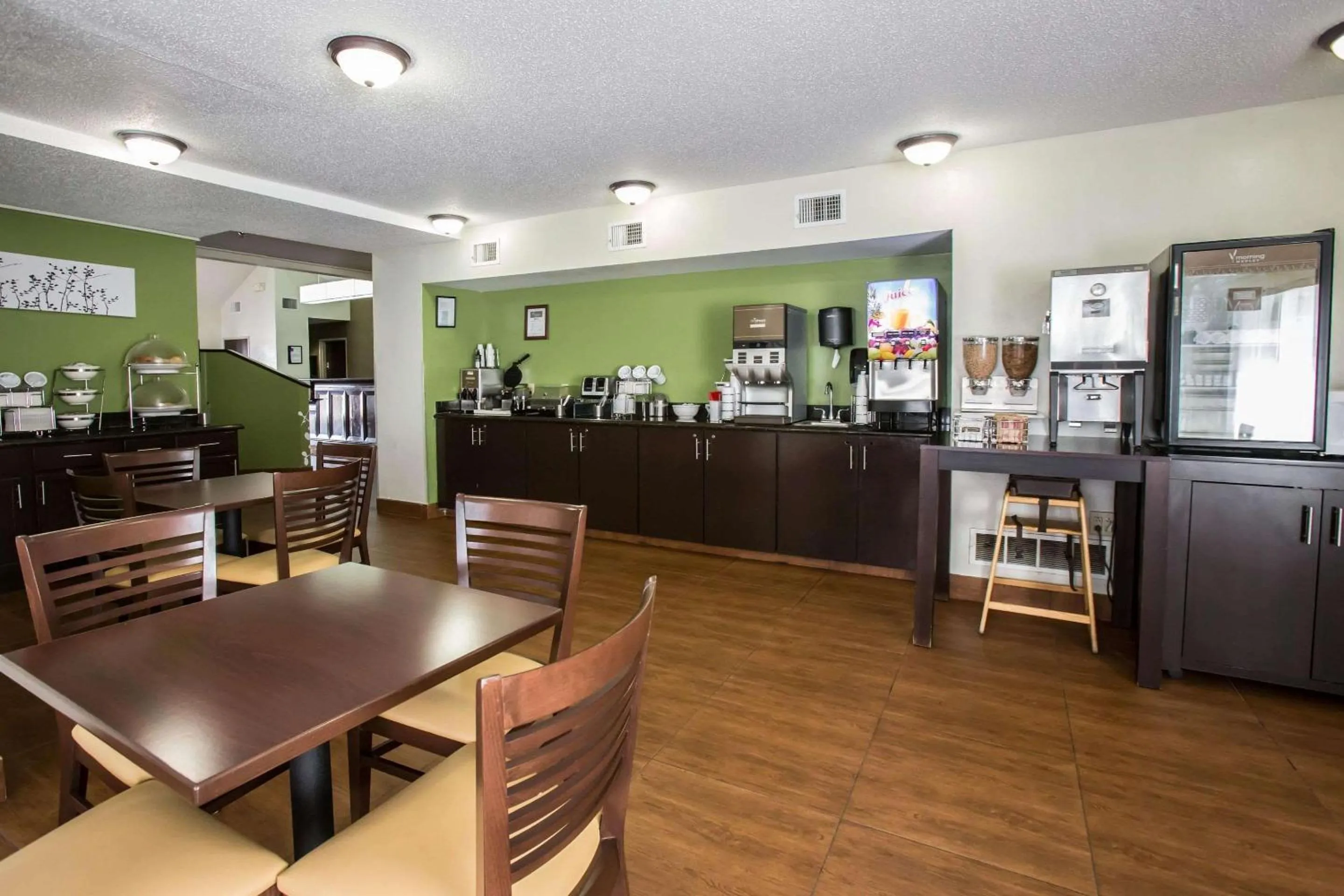 Restaurant/places to eat in Sleep Inn Rockford I-90