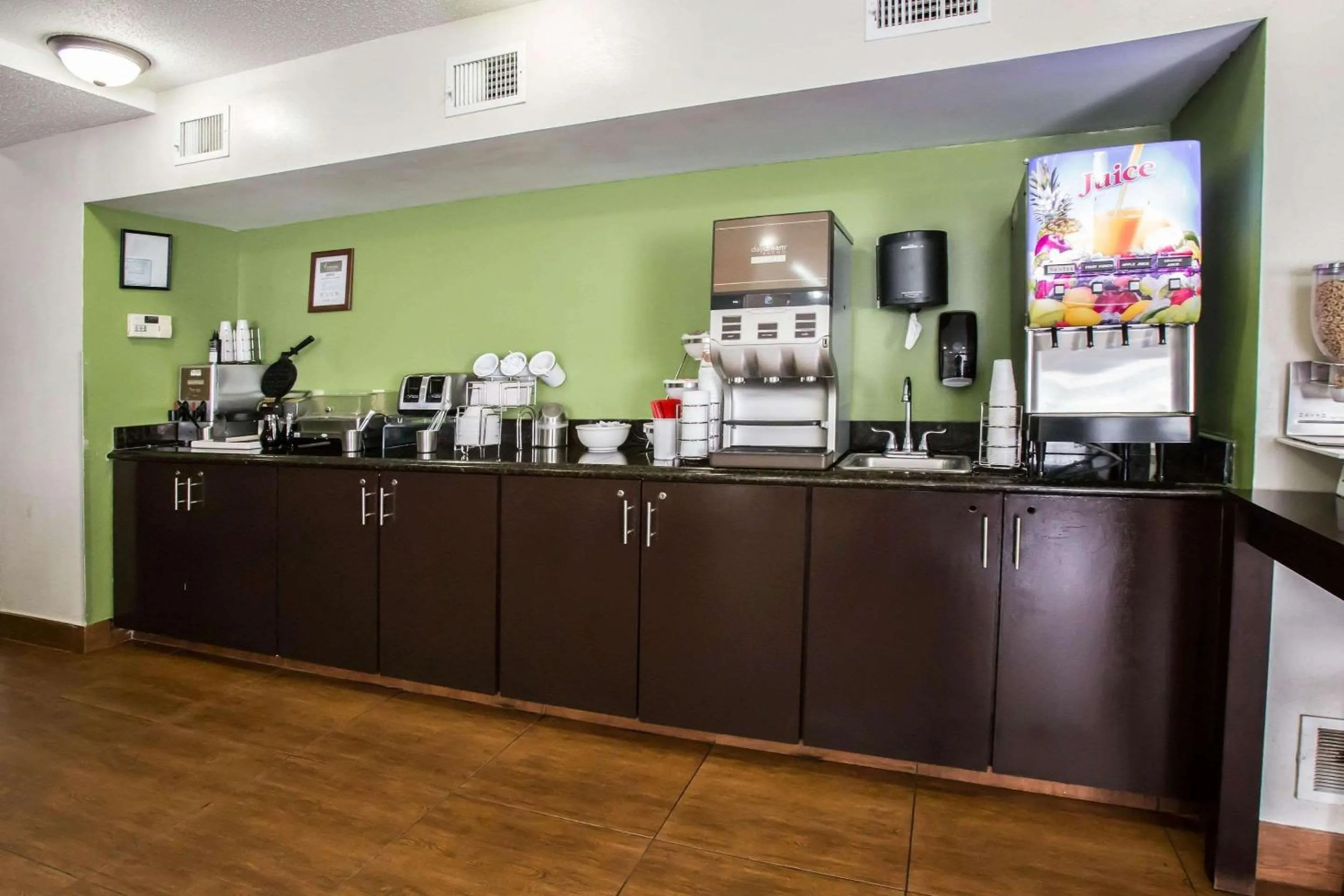 Restaurant/places to eat in Sleep Inn Rockford I-90