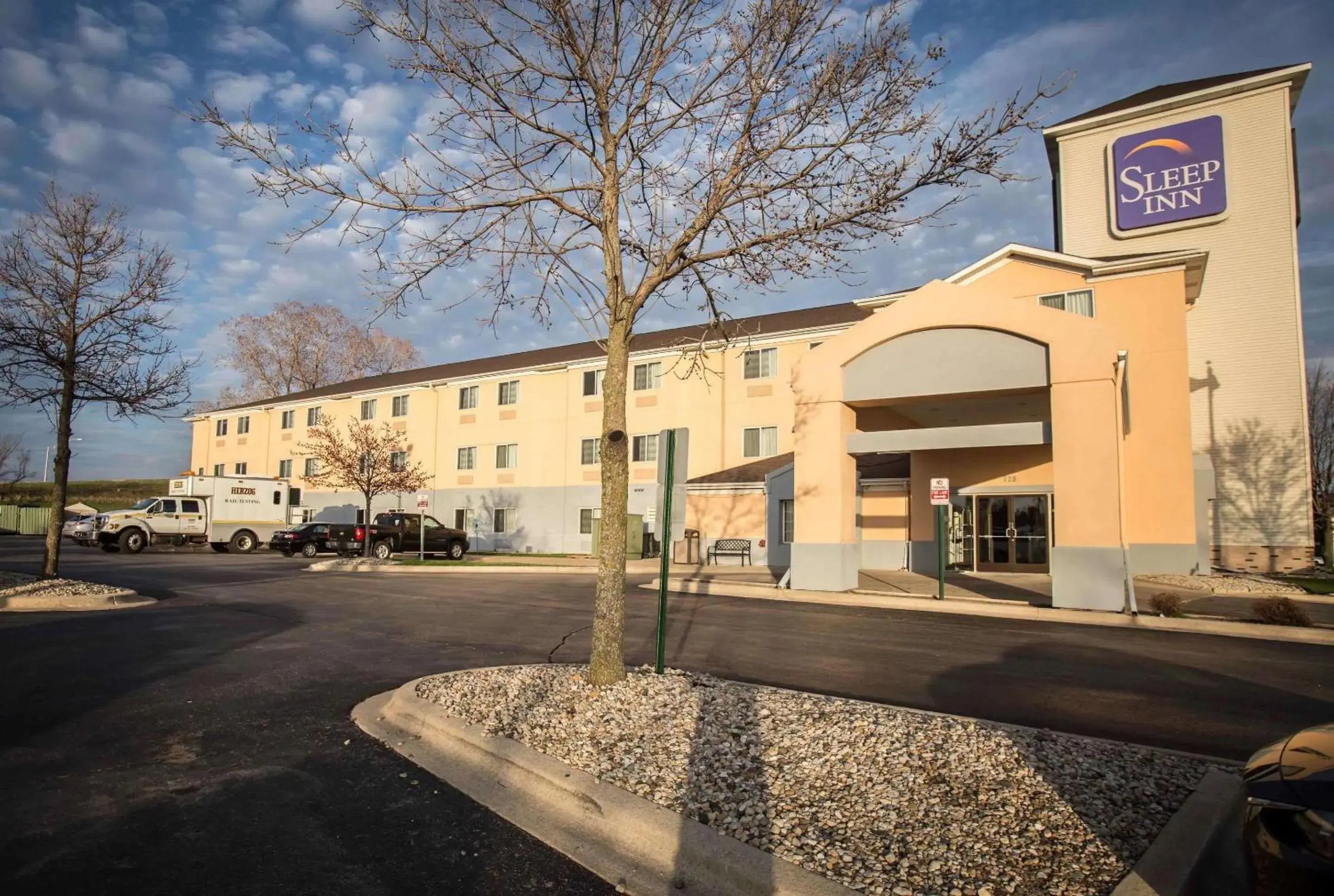 Property building in Sleep Inn Rockford I-90 Property building in Sleep Inn Rockford I-90