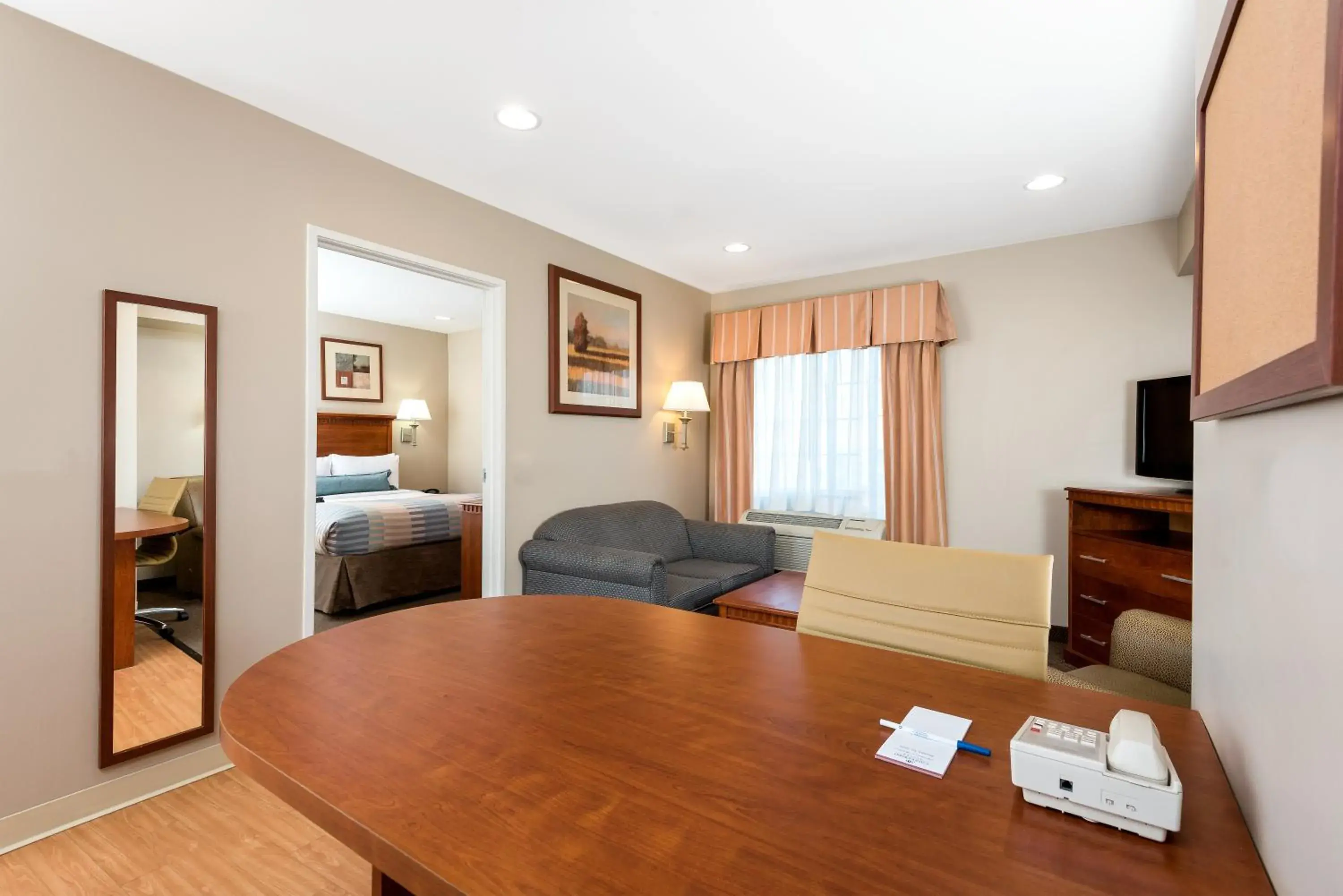 One-Bedroom Queen Suite in Candlewood Suites LAX Hawthorne by IHG One-Bedroom Queen Suite in Candlewood Suites LAX Hawthorne by IHG