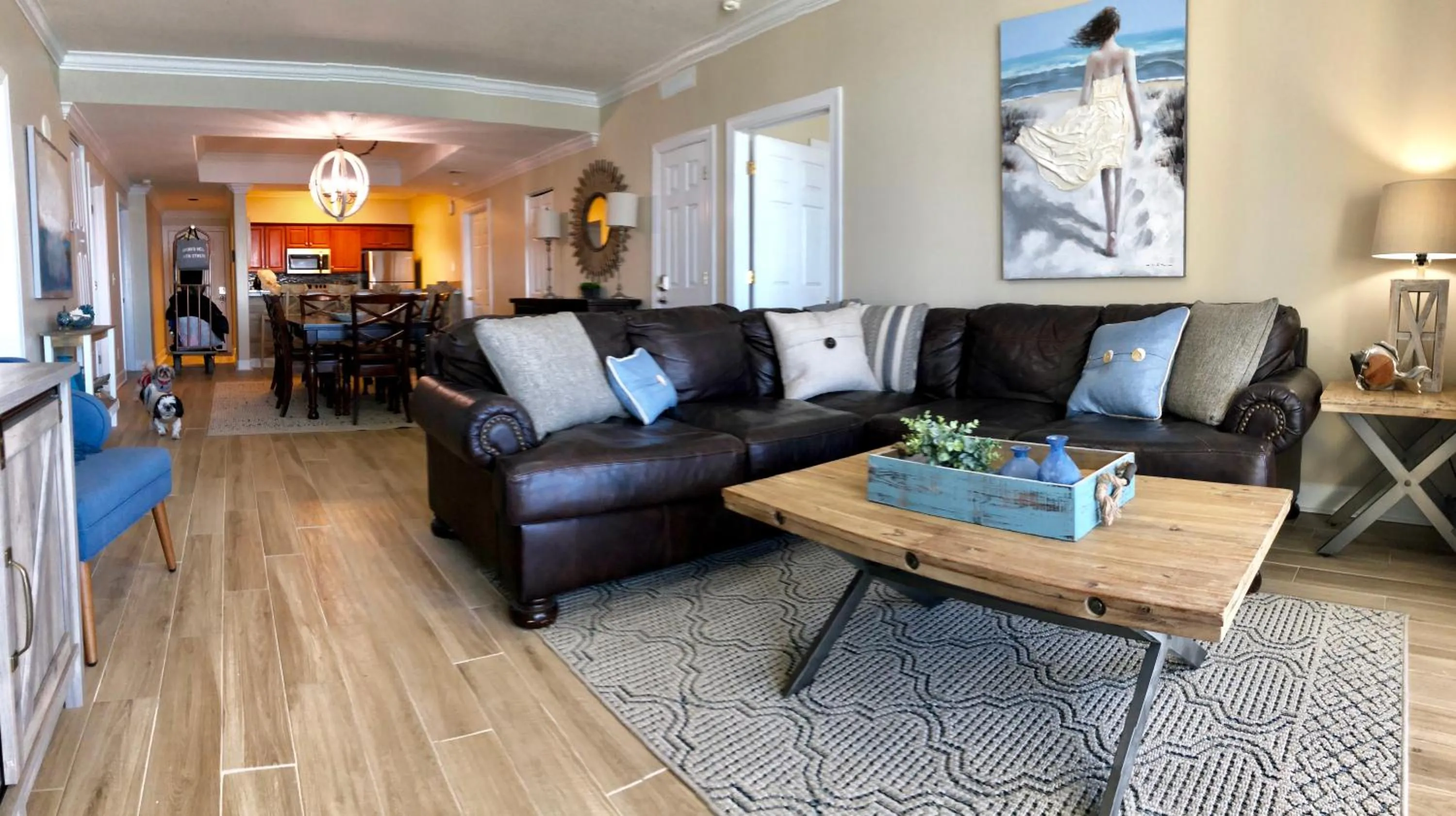 Living room in Ocean Ritz - Family Tides - sleeps 12