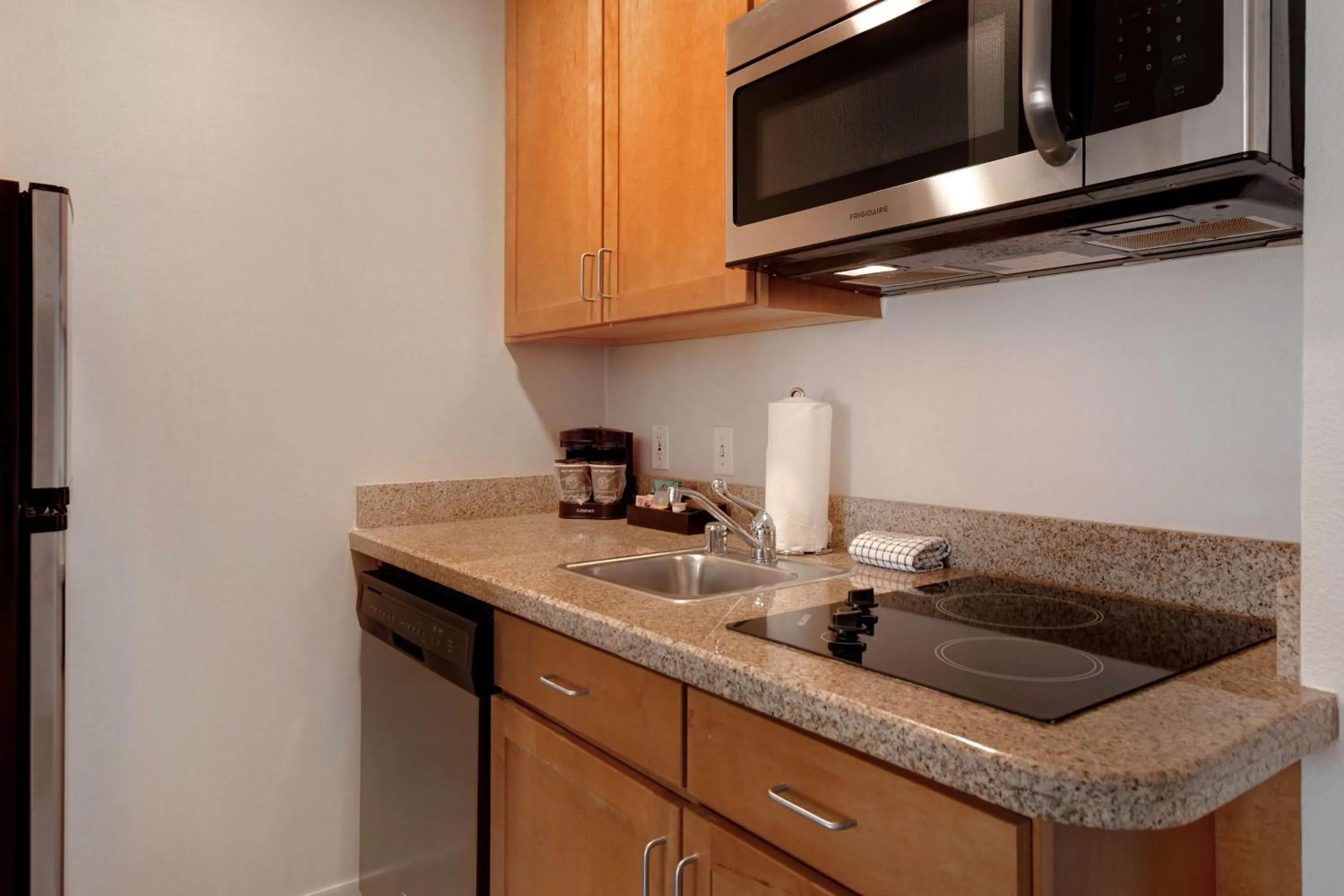 Kitchen or kitchenette in Homewood Suites by Hilton San Francisco Airport North California