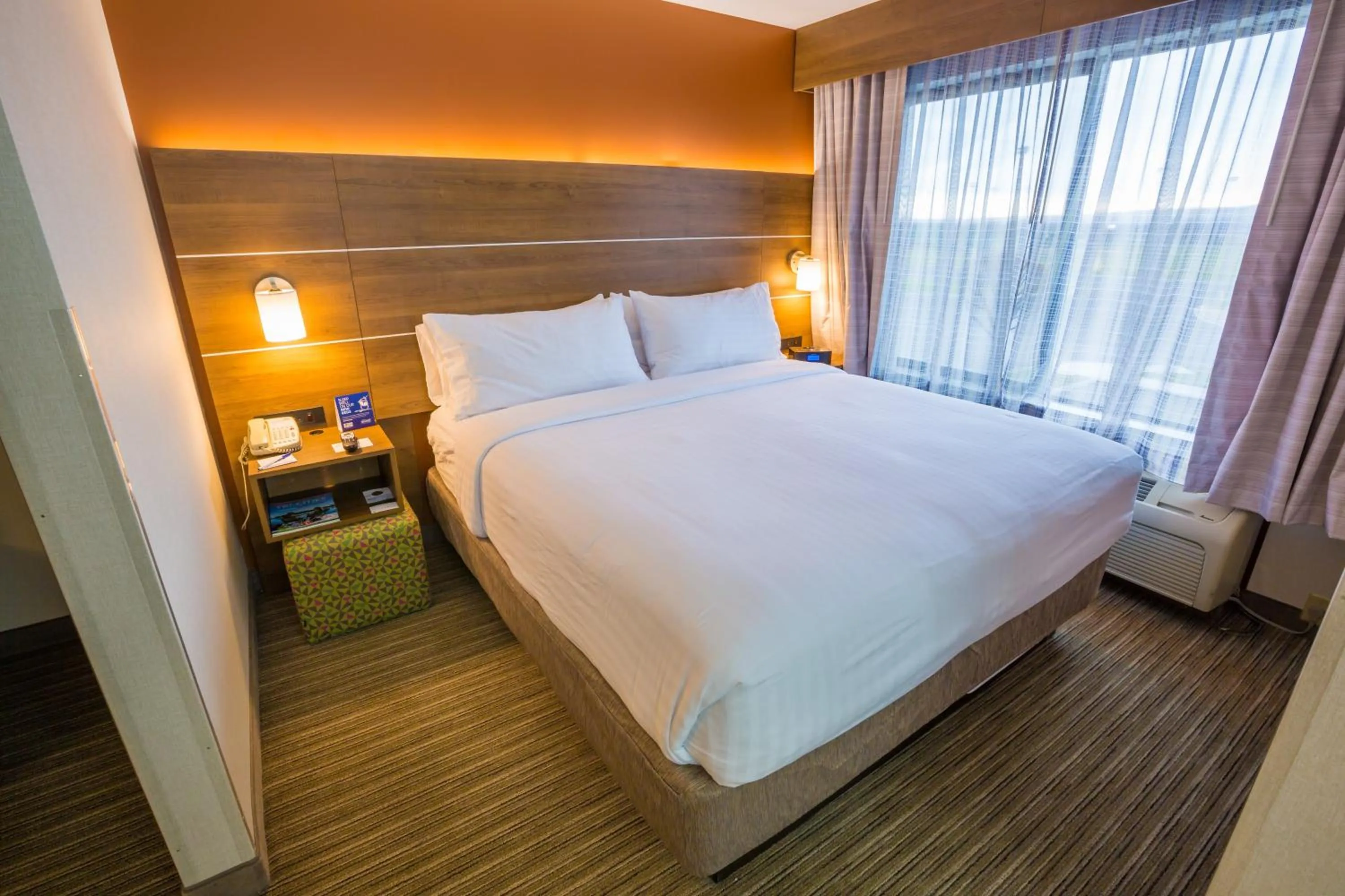 Bed in Holiday Inn Express Hotel & Suites Pasco-TriCities by IHG