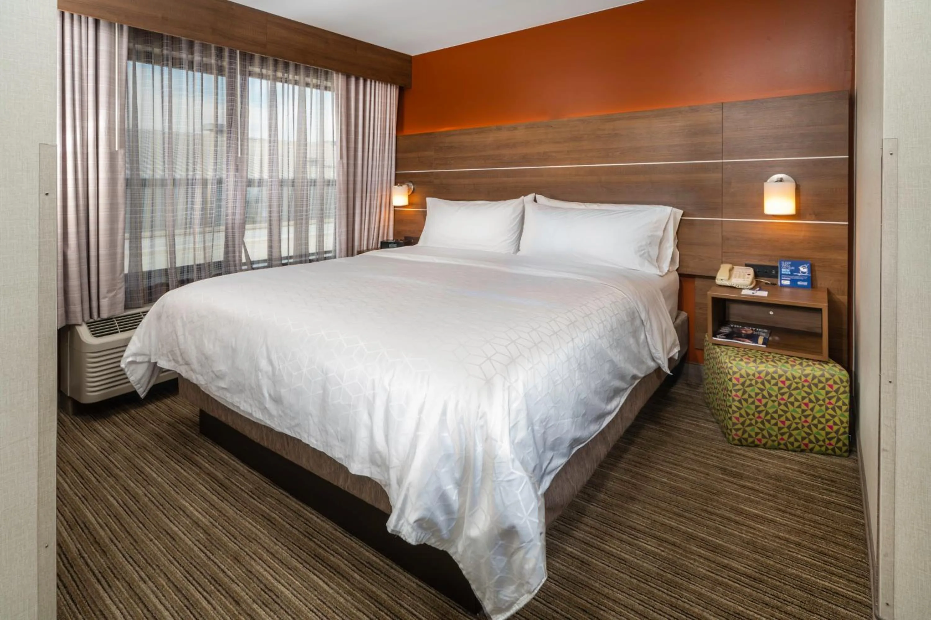 Photo of the whole room, Bed in Holiday Inn Express Hotel & Suites Pasco-TriCities by IHG