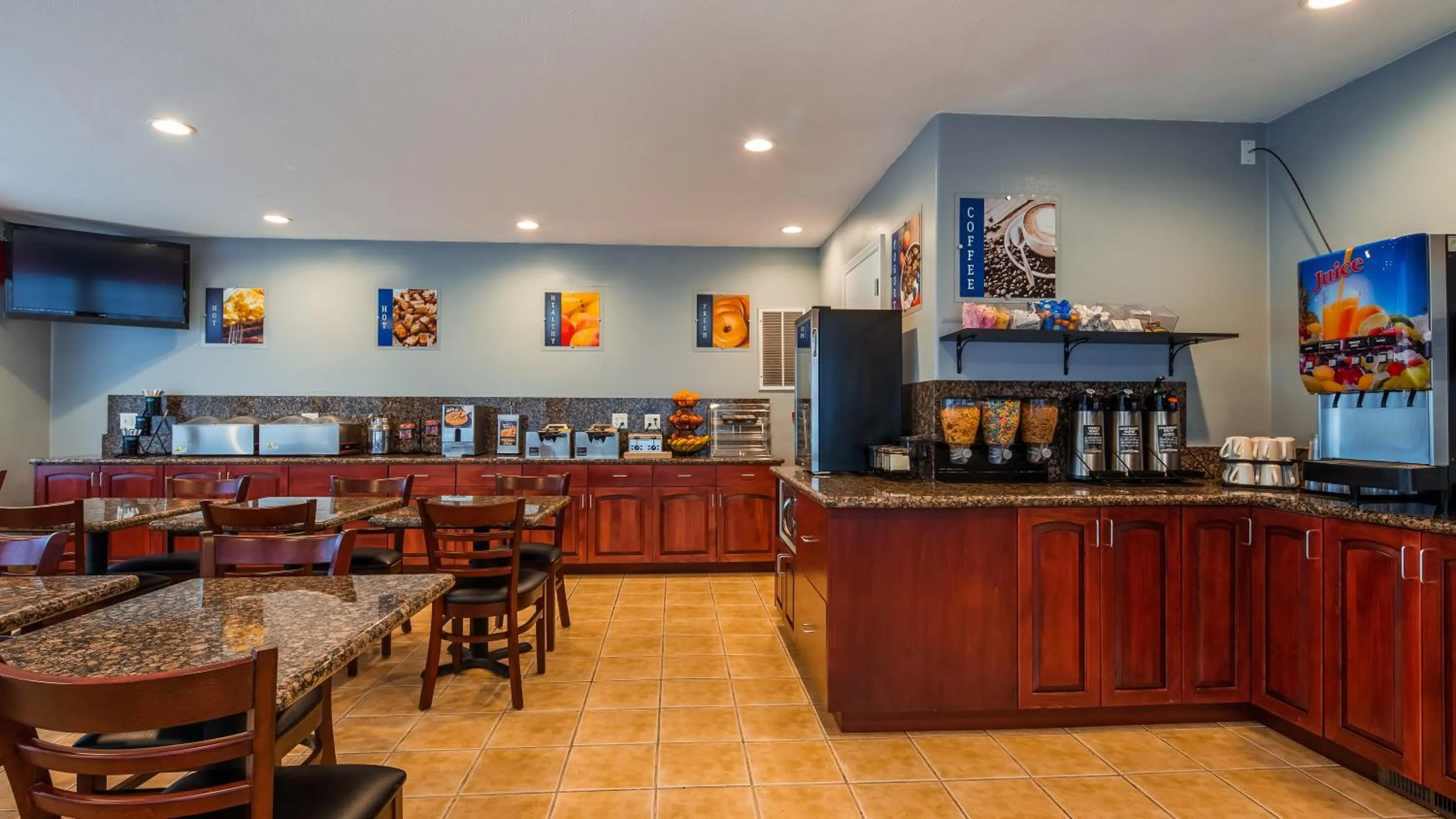 Breakfast in Best Western Garden Villa Inn