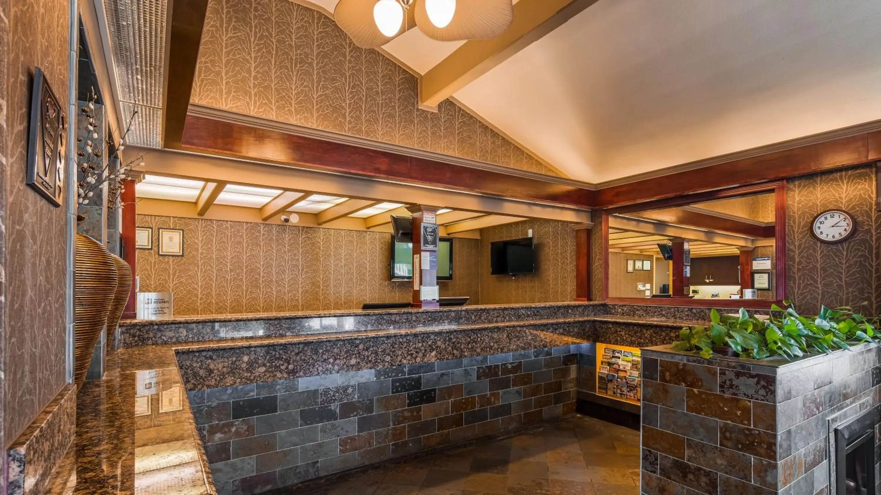 Lobby or reception in Best Western Garden Villa Inn Lobby or reception in Best Western Garden Villa Inn