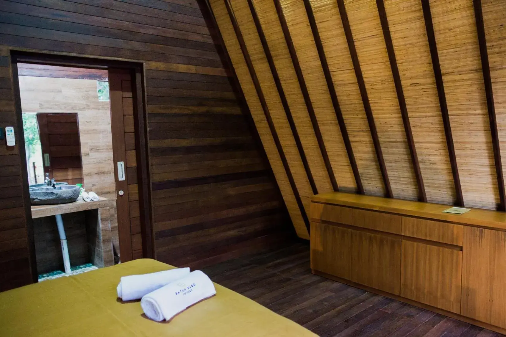 Photo of the whole room, Bed in Batan Sabo & Co Photo of the whole room, Bed in Batan Sabo & Co