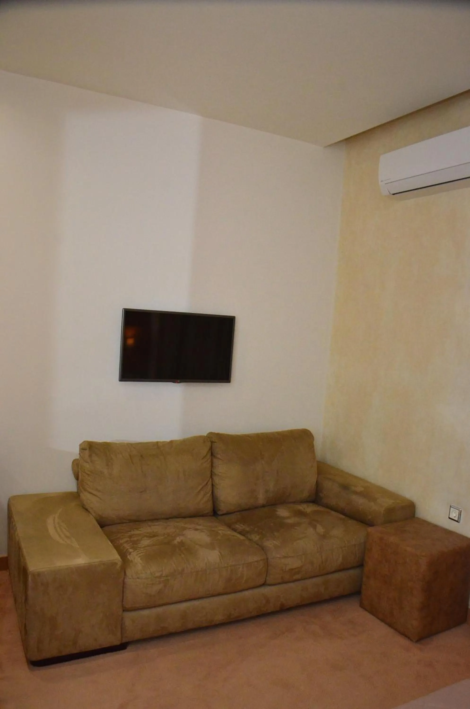 Photo of the whole room in Deves Hotel