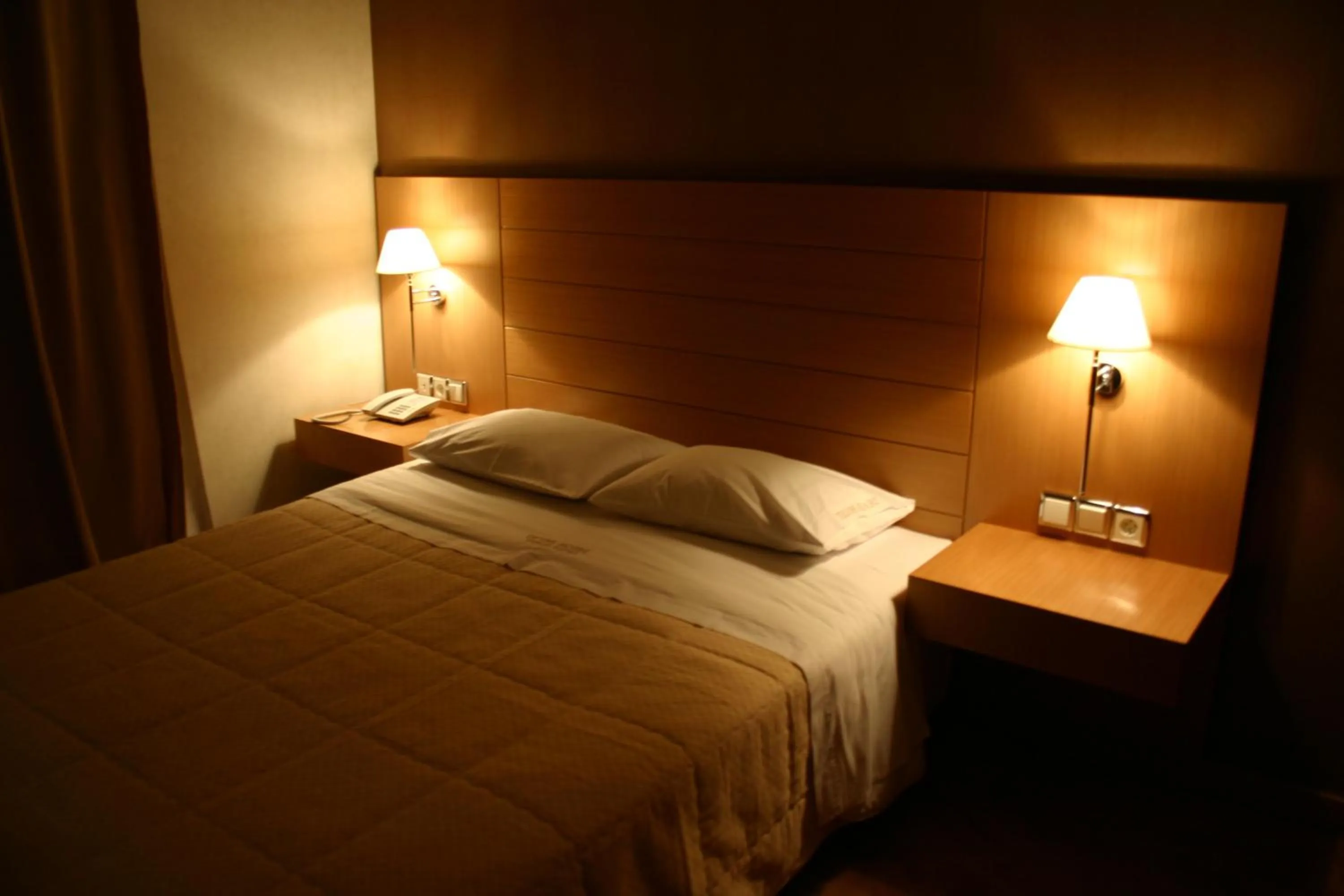 Bedroom, Bed in Deves Hotel