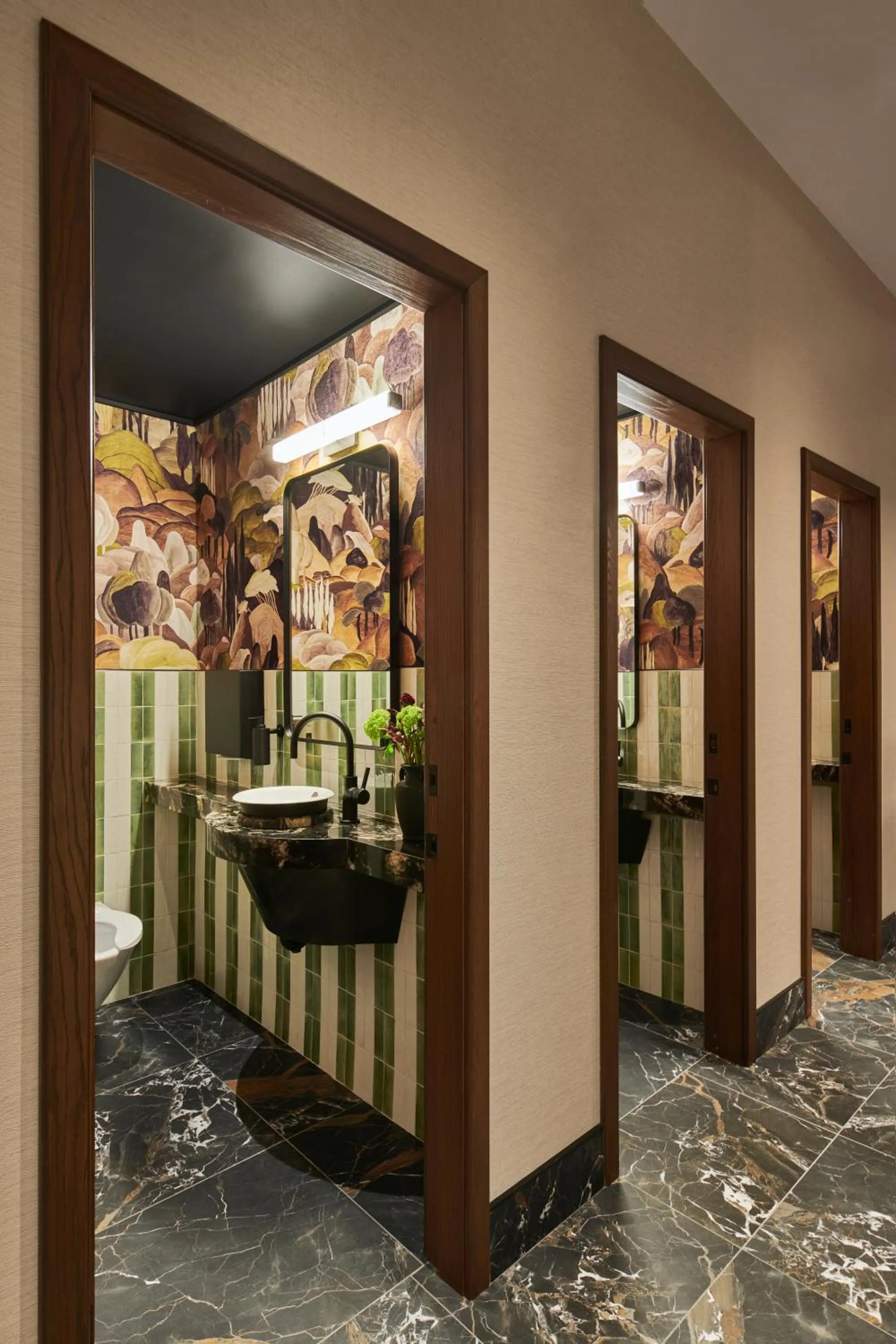 Bathroom in Hilton Toronto