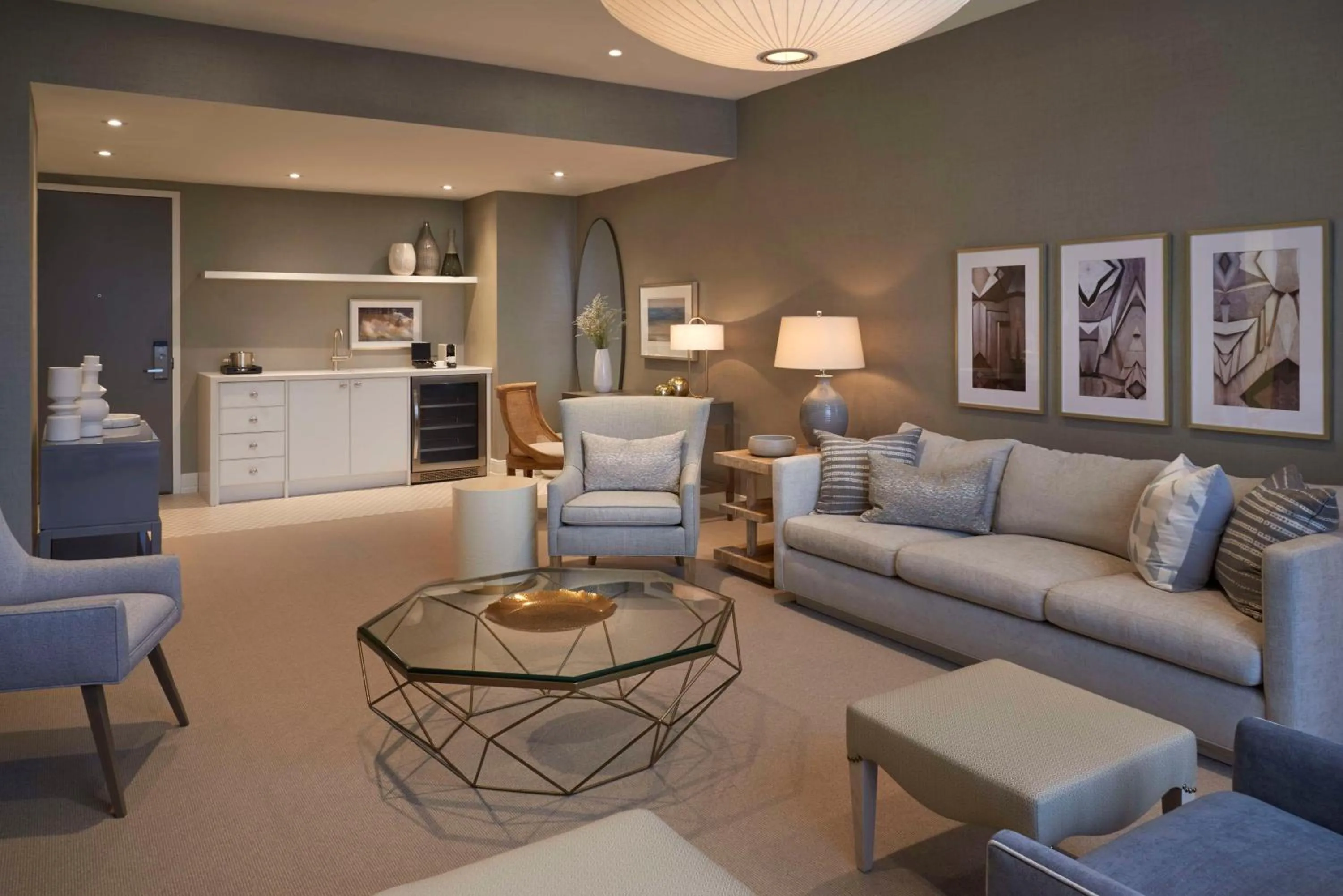 Living room in Hilton Toronto