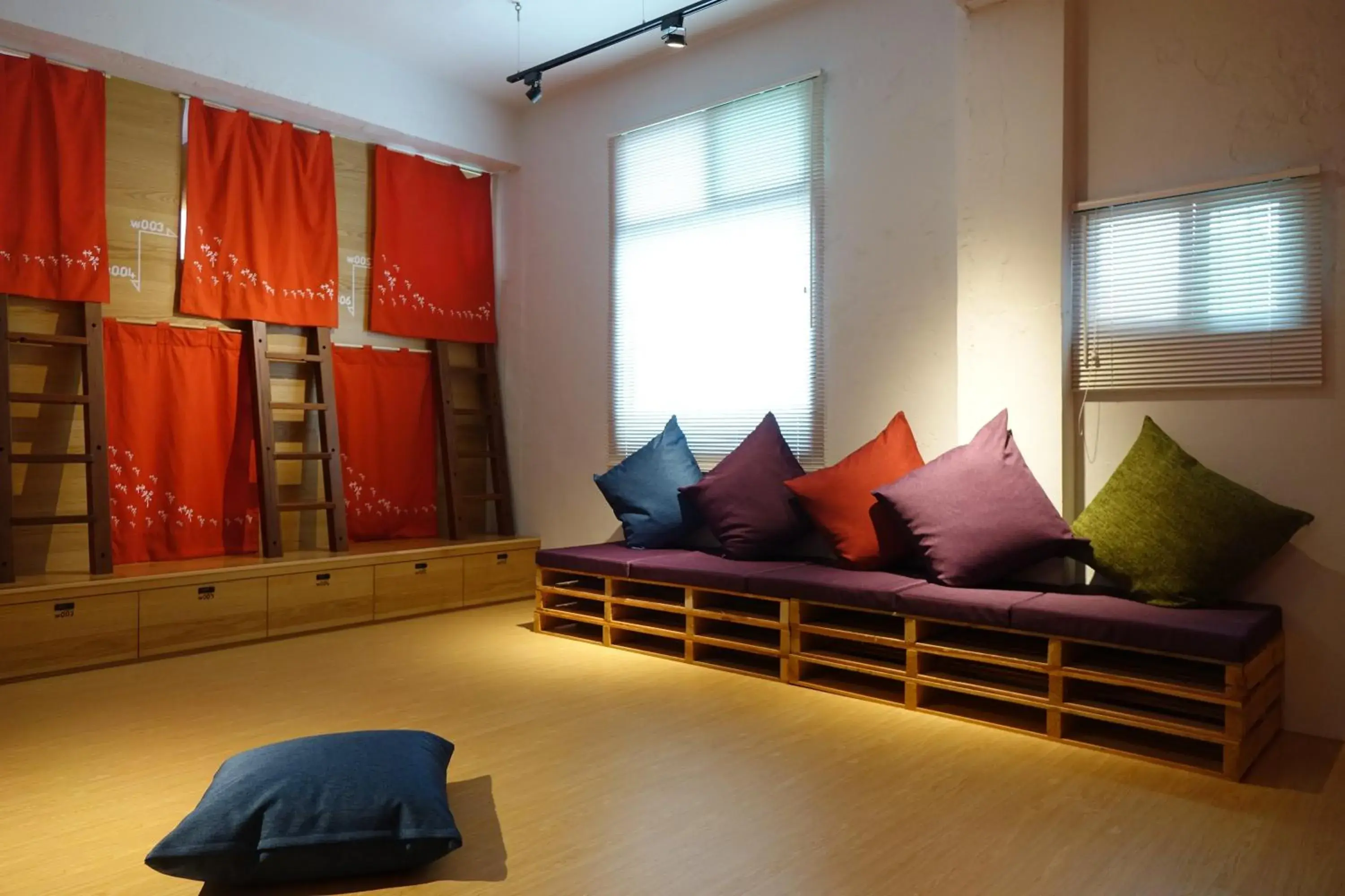 Bed in Female Dormitory Room in Cao Ji Book Inn Hostel Bed in Female Dormitory Room in Cao Ji Book Inn Hostel