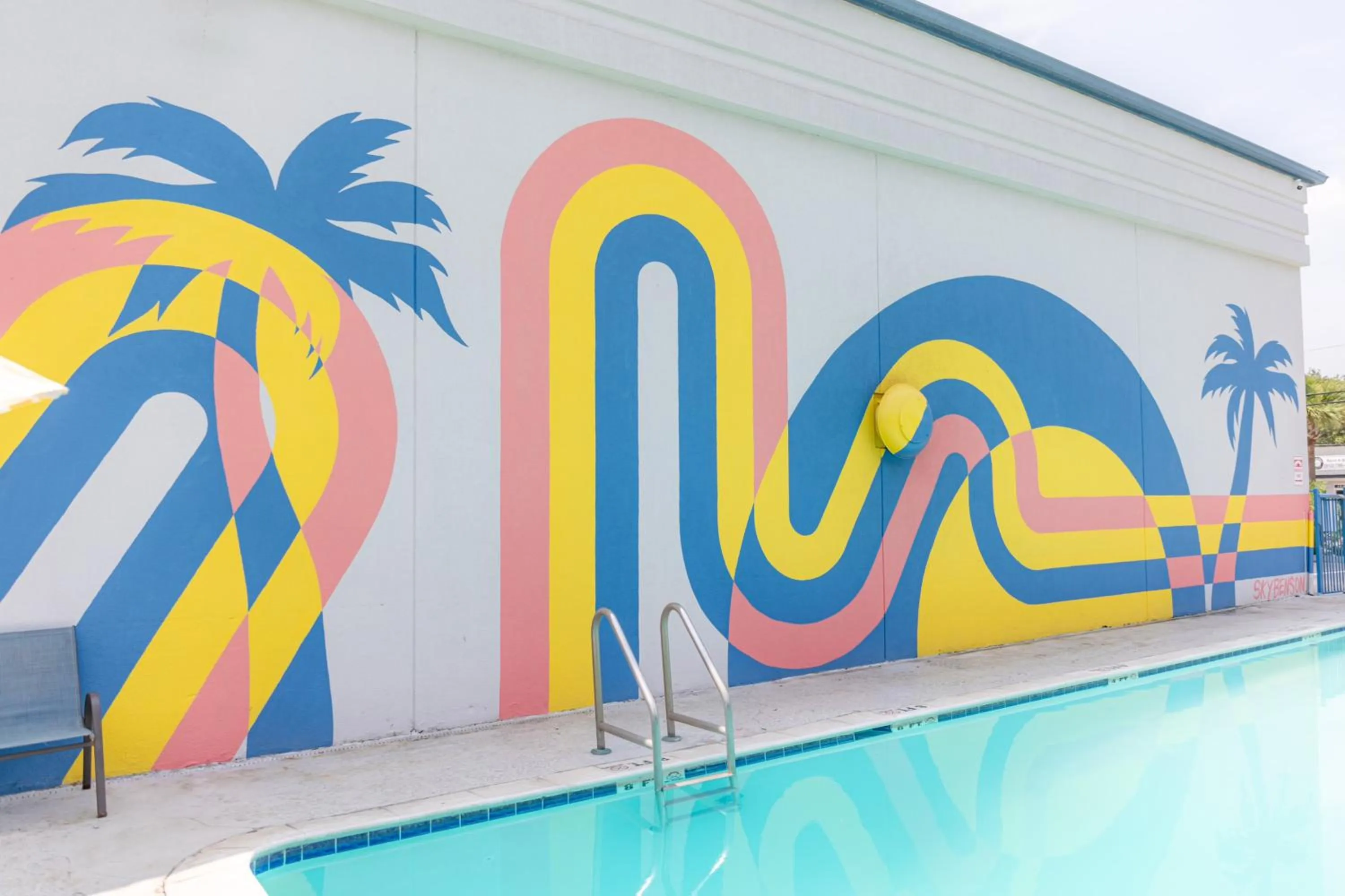 Swimming pool in Sandcastle Inn